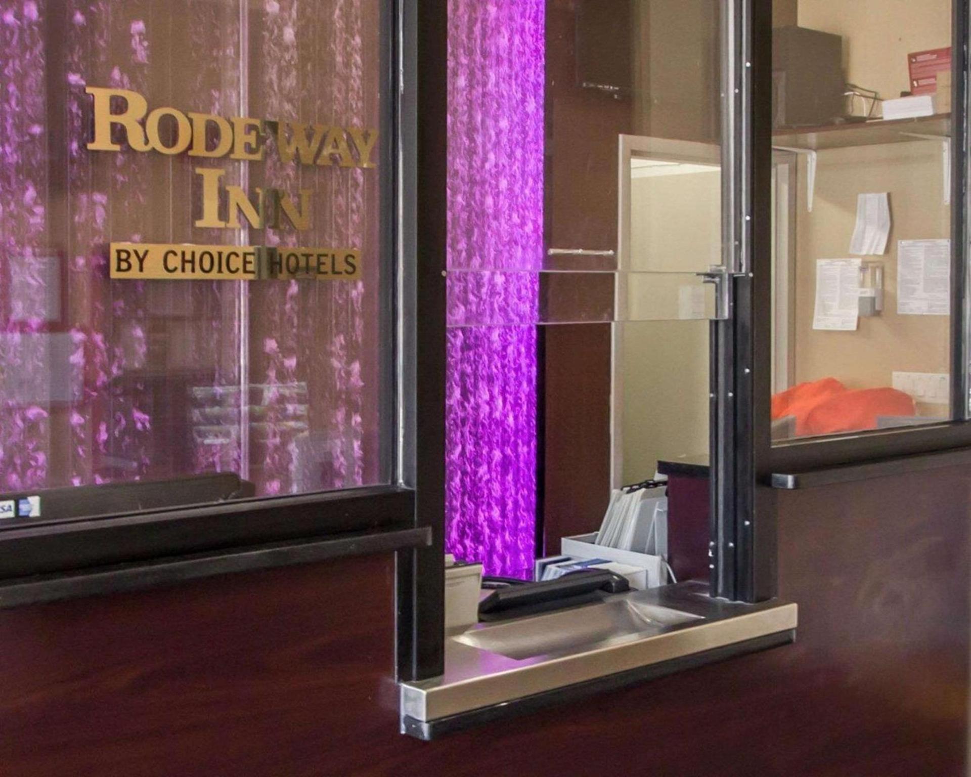 Rodeway Inn Bronx Zoo photo 7