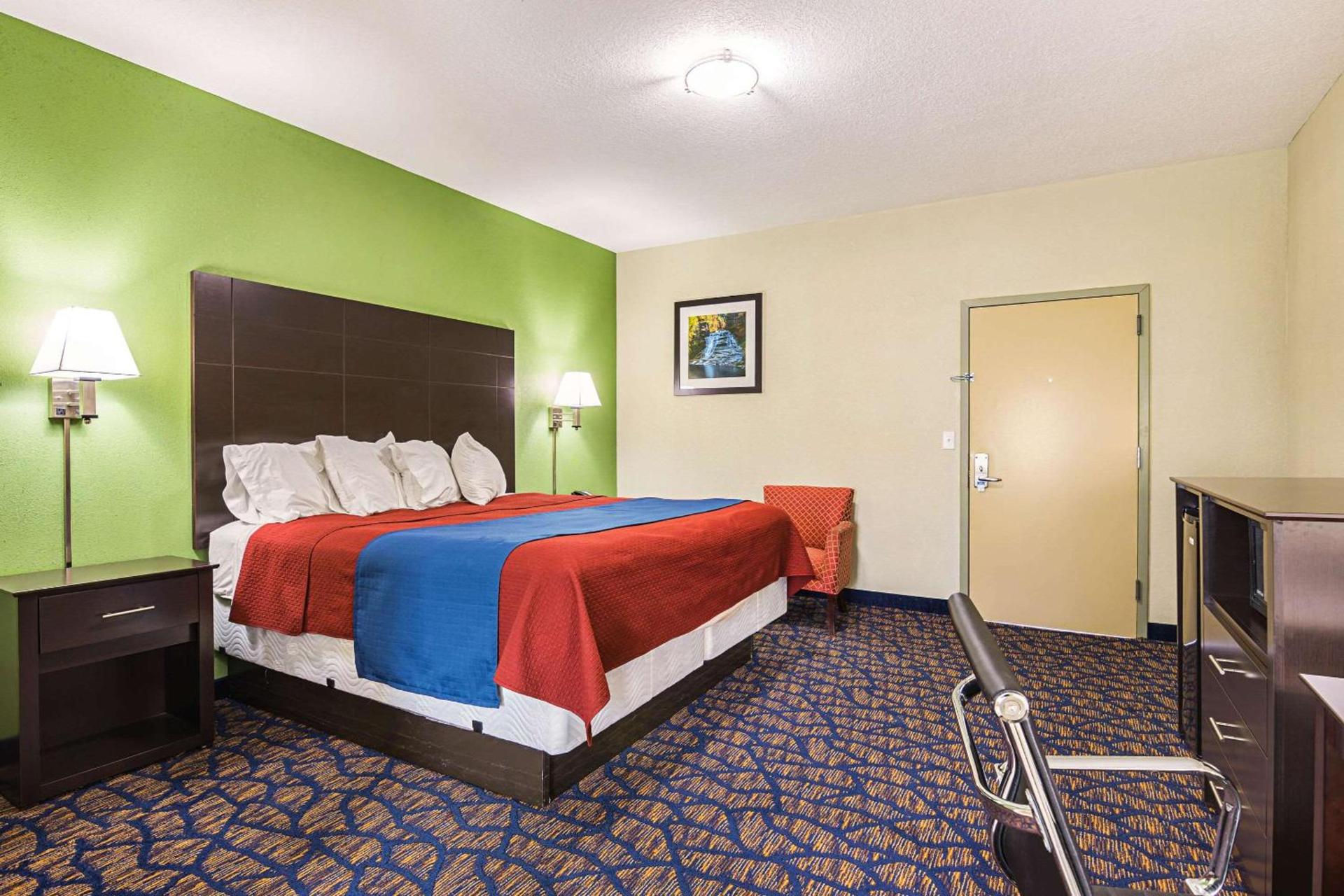 Rodeway Inn & Suites photo 19