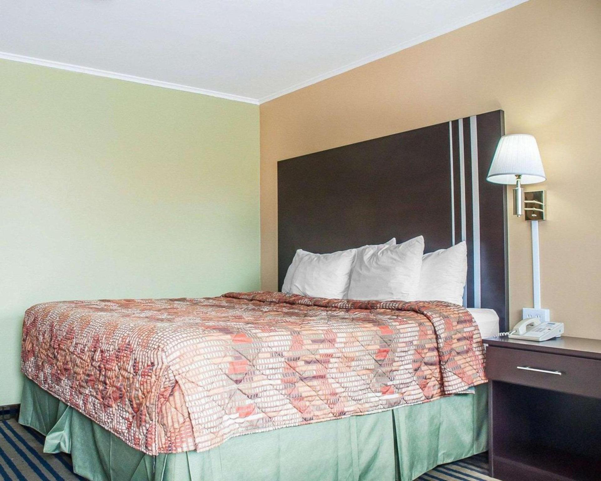 Amherst Inn & Suites photo 14
