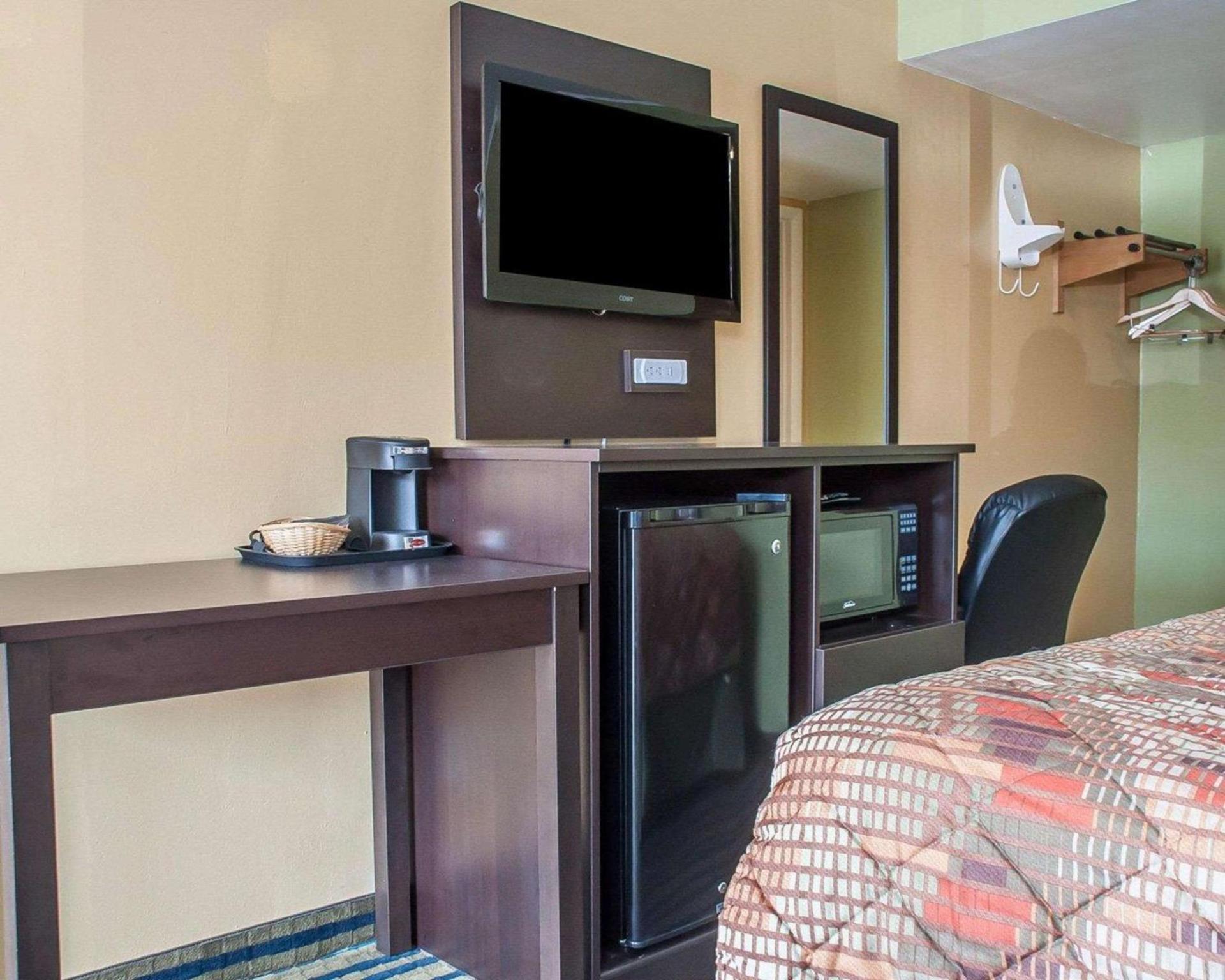 Amherst Inn & Suites photo 13