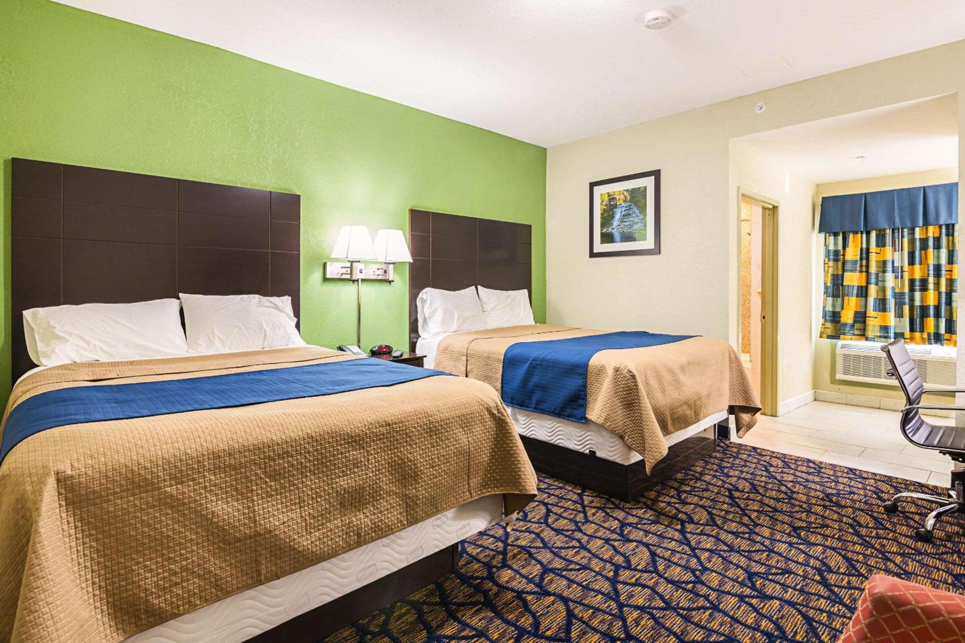 Rodeway Inn & Suites photo 15