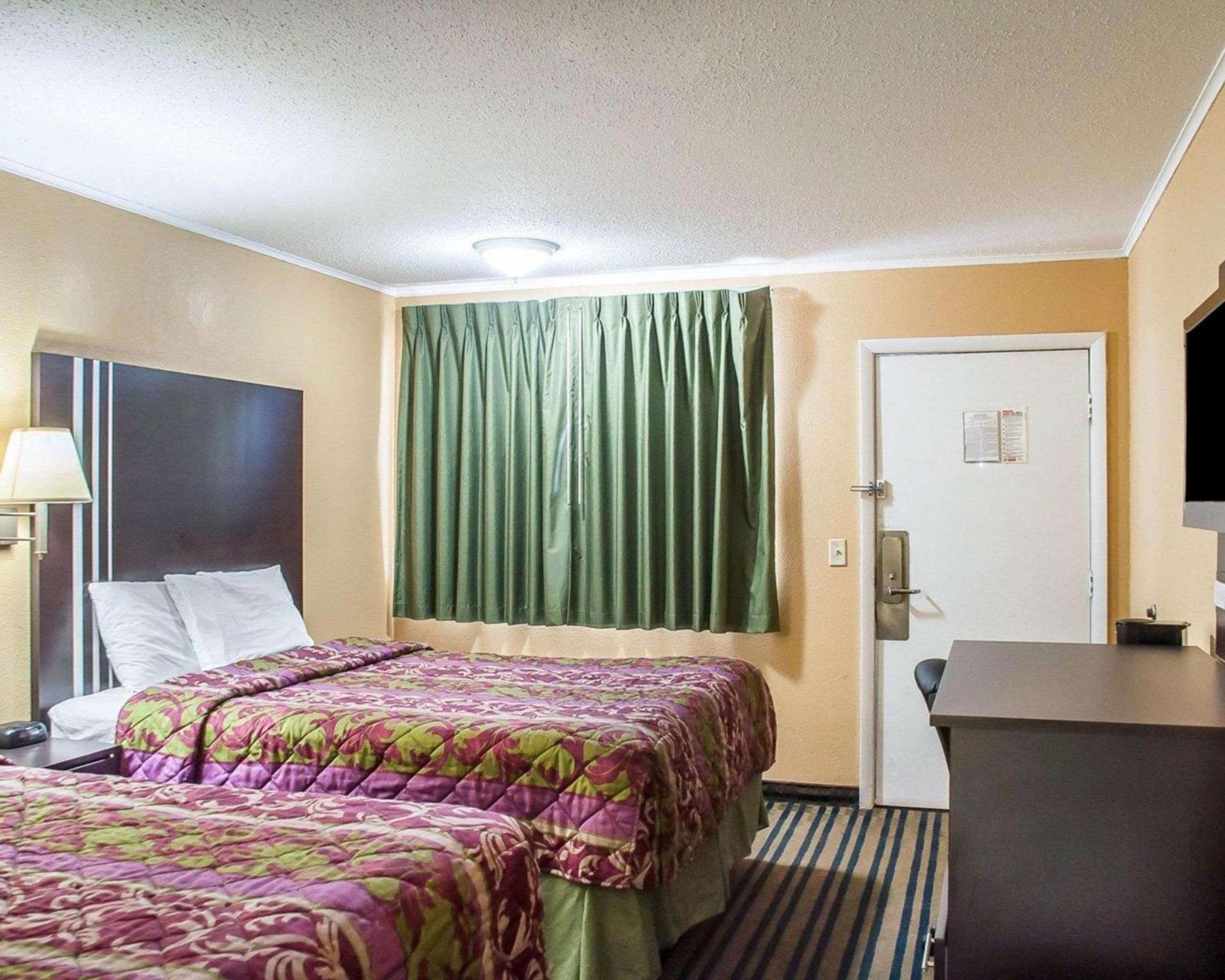 Amherst Inn & Suites photo 11