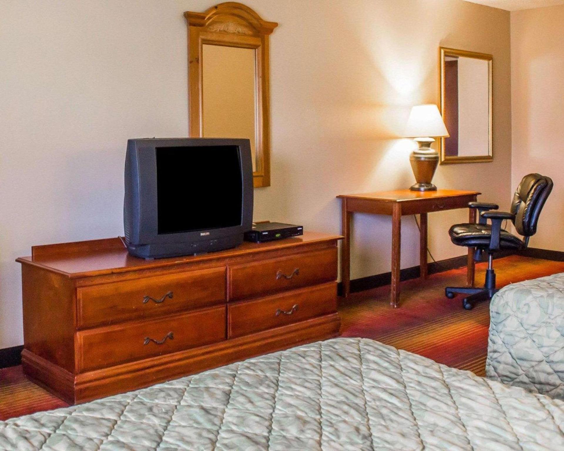 Rodeway Inn Huntington Station - Melville photo 14