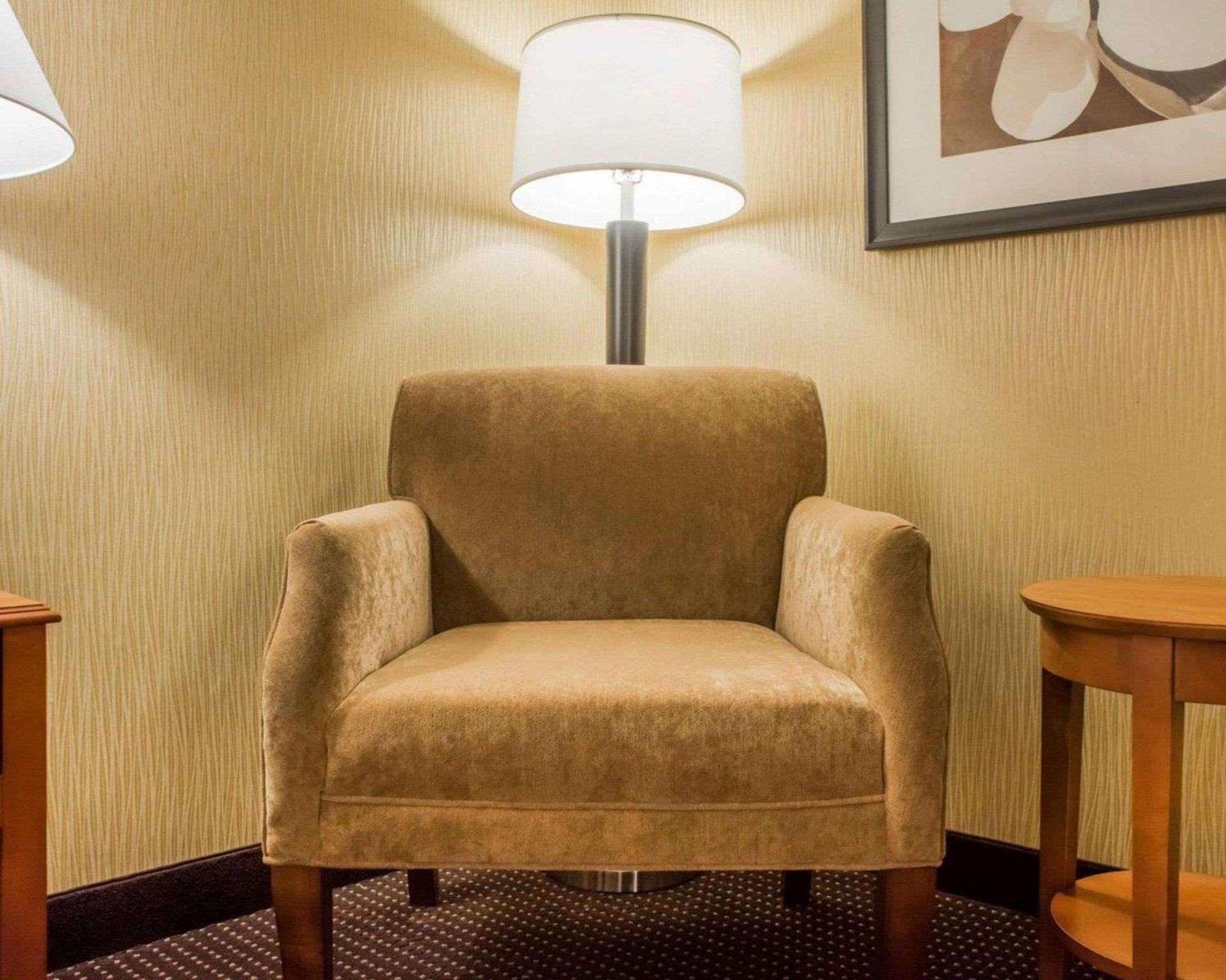 Clarion Hotel & Suites Riverfront photo 14