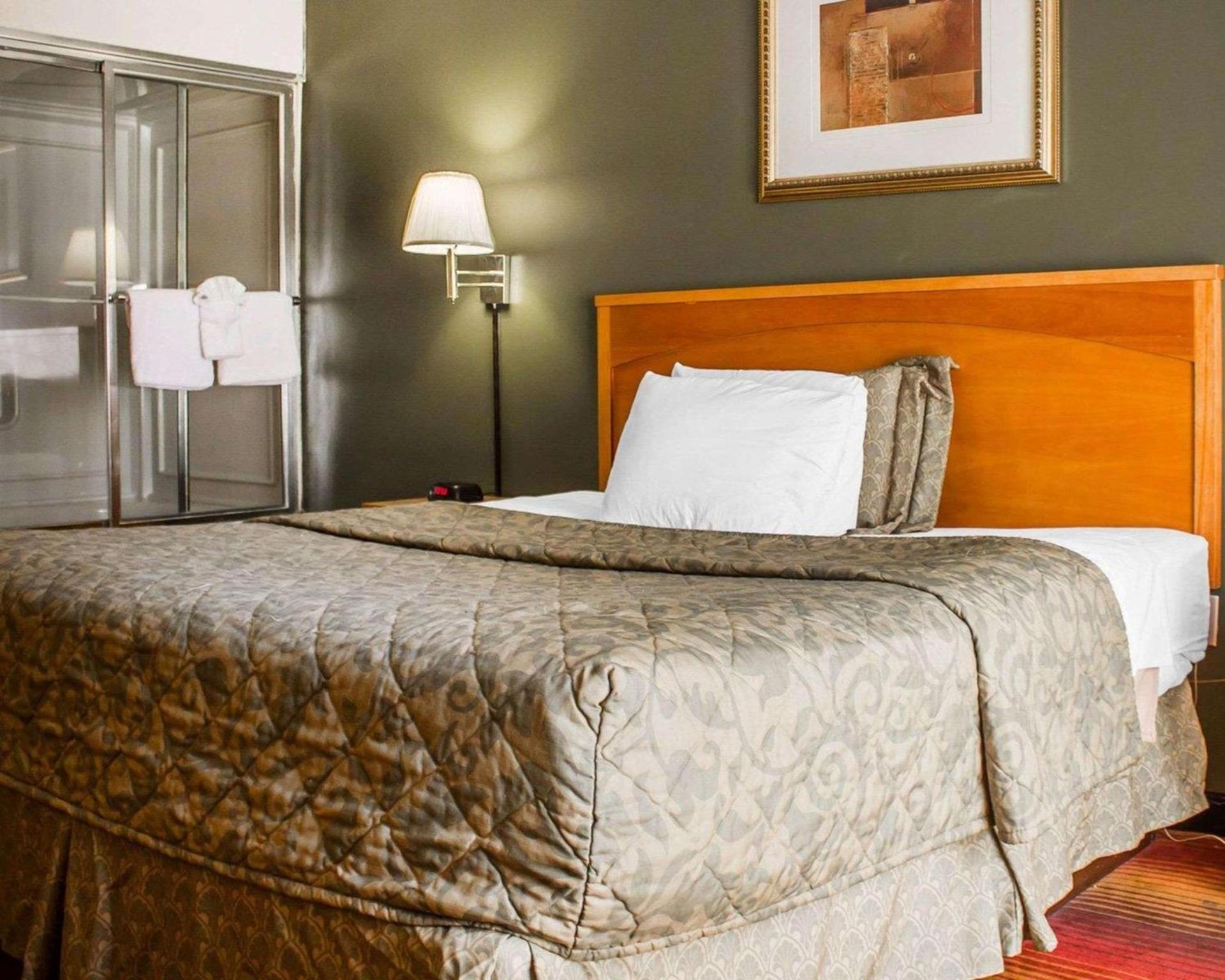 Rodeway Inn Huntington Station - Melville photo 8