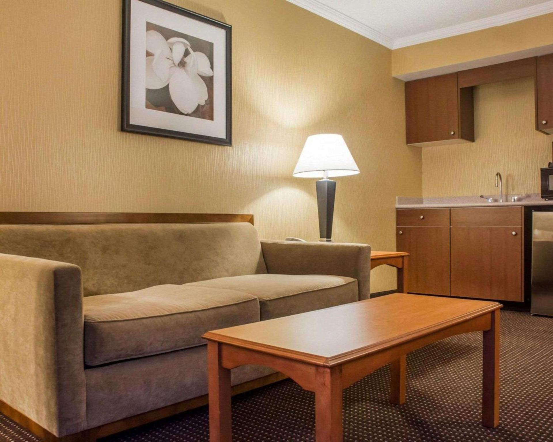 Clarion Hotel & Suites Riverfront photo 32