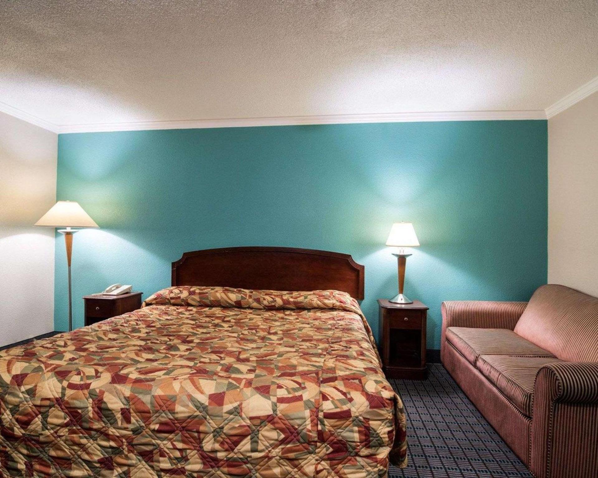 Rodeway Inn Syracuse Carrier Circle photo 12
