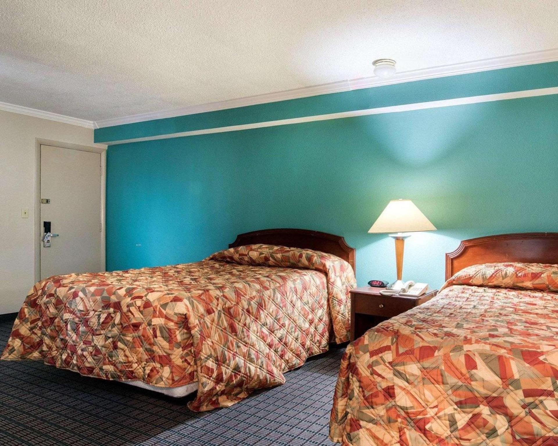 Rodeway Inn Syracuse Carrier Circle photo 6