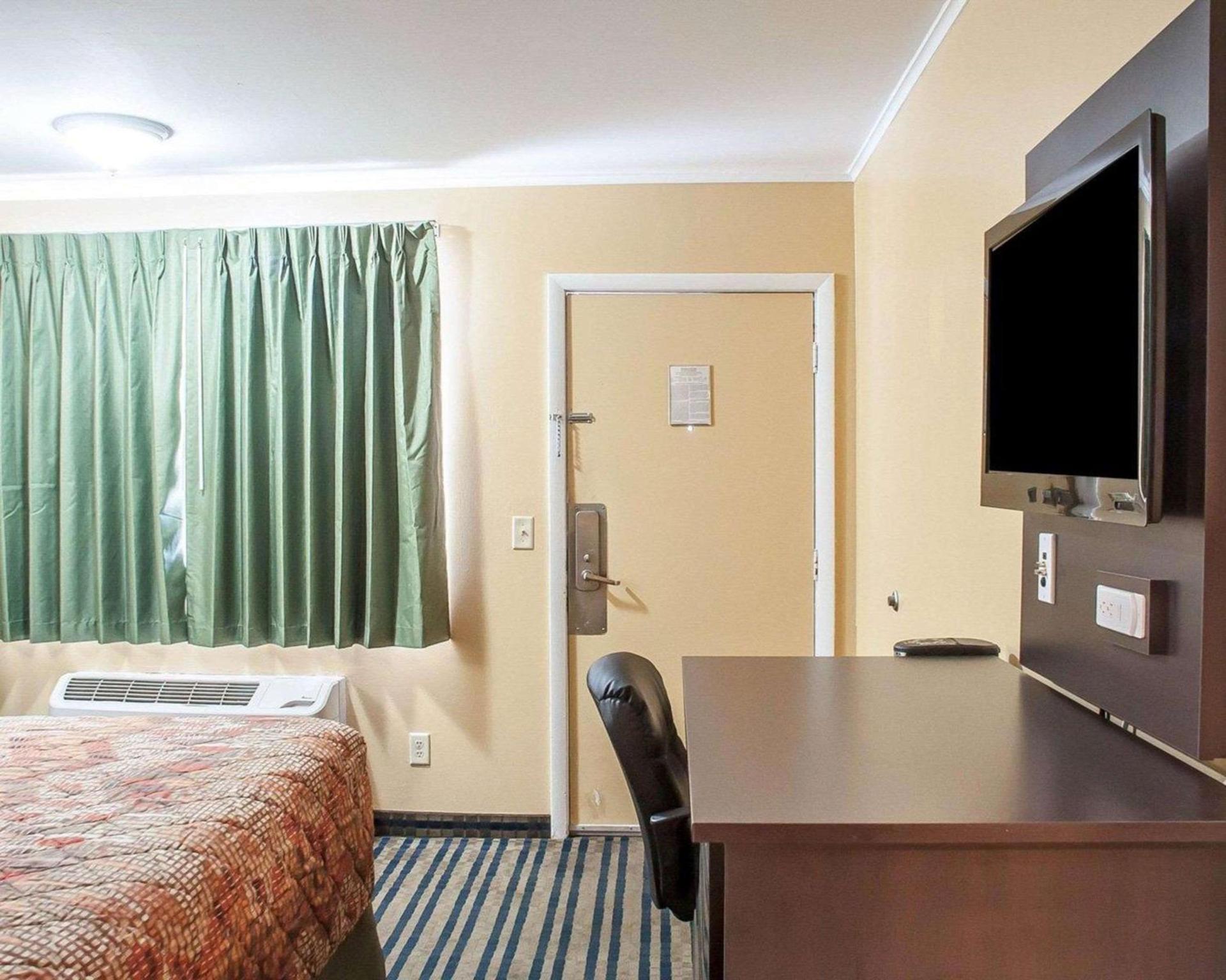 Amherst Inn & Suites photo 6
