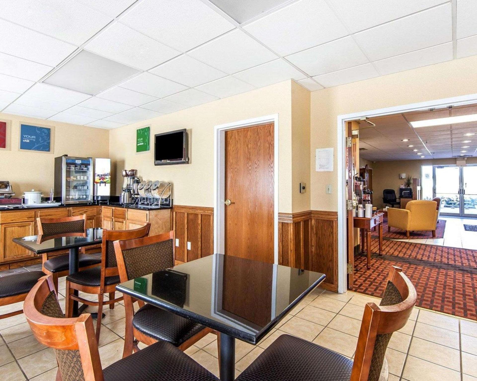 Quality Inn Seaman photo 6