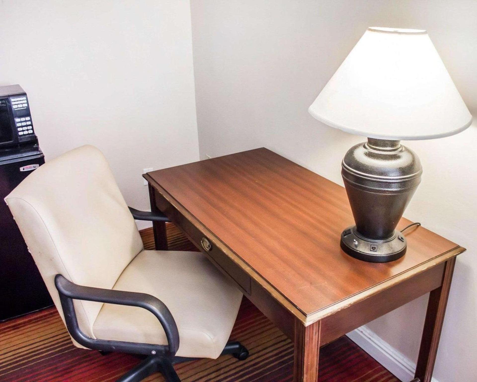 Rodeway Inn Huntington Station - Melville photo 16