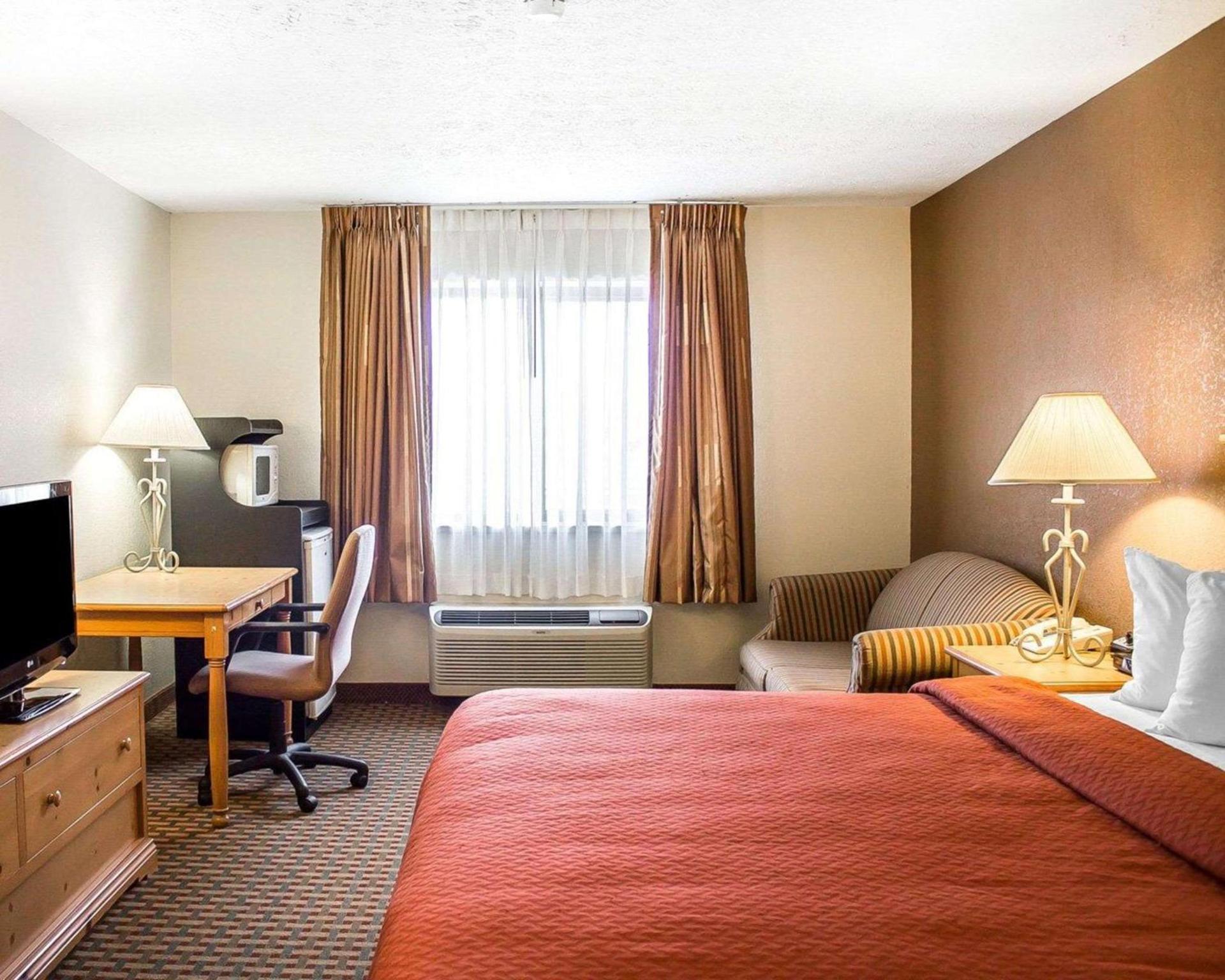 Quality Inn Elyria photo 12