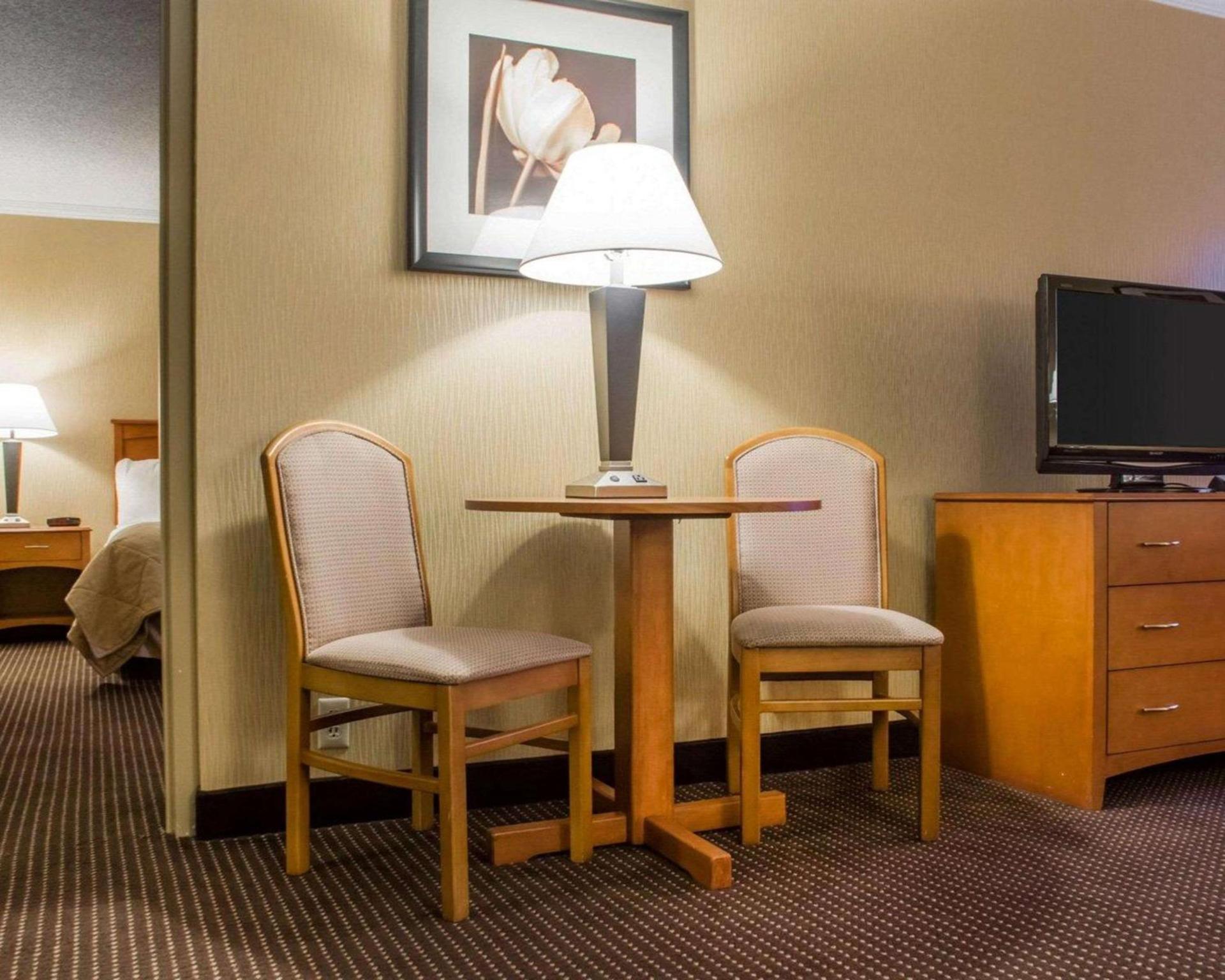 Clarion Hotel & Suites Riverfront photo 13