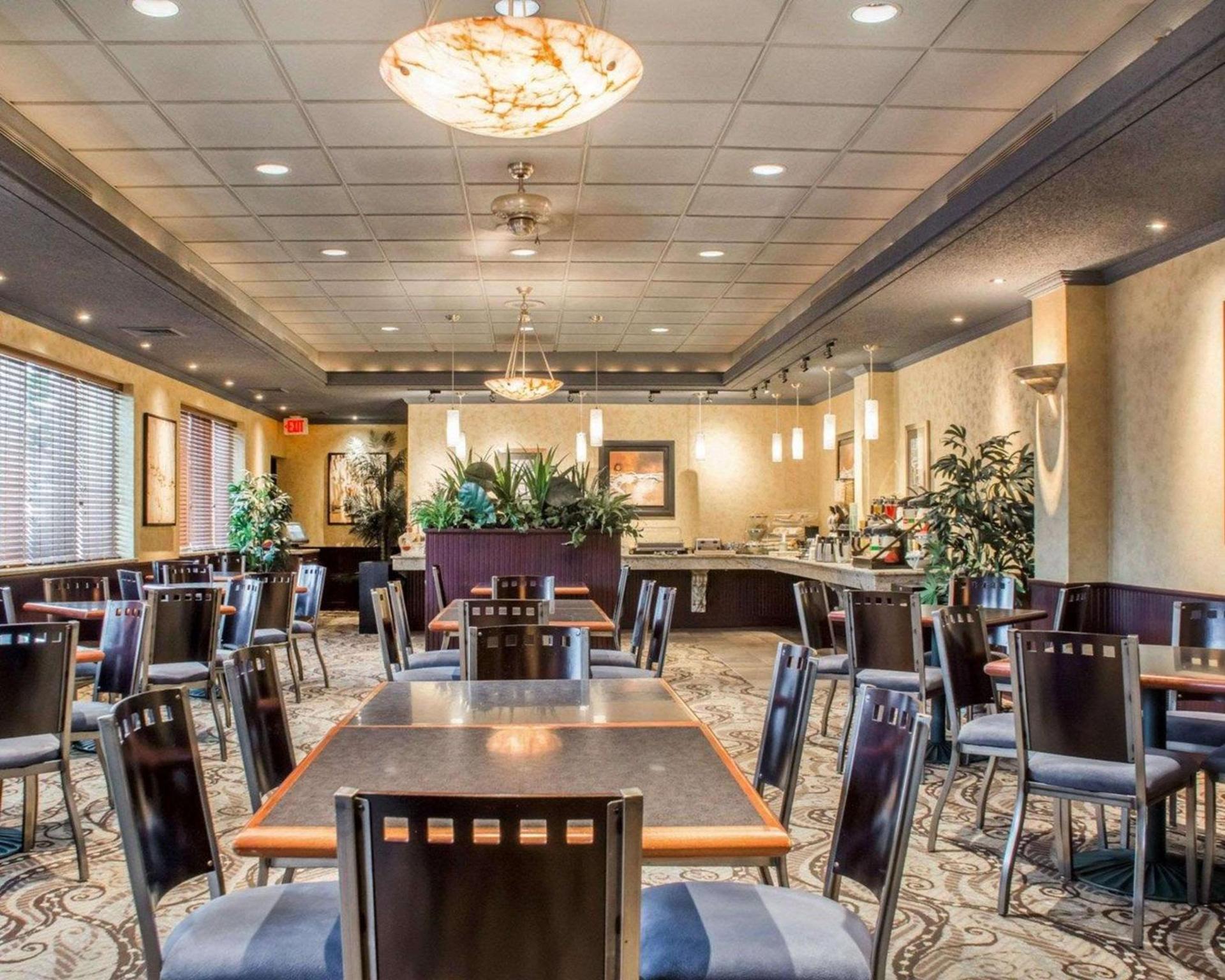 Clarion Hotel & Suites Riverfront photo 29