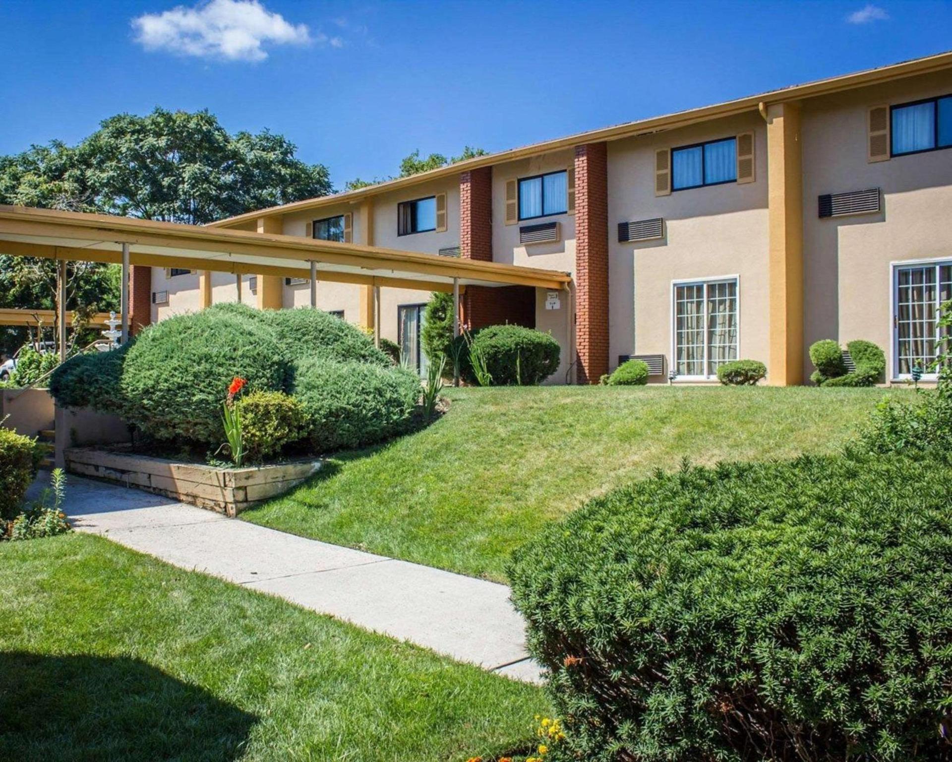 Rodeway Inn Huntington Station - Melville photo 2