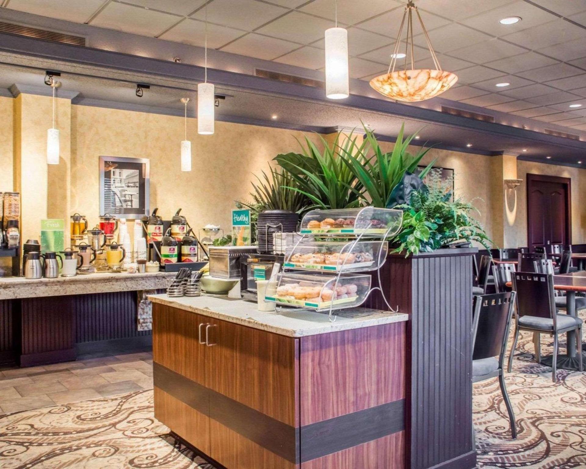 Clarion Hotel & Suites Riverfront photo 18