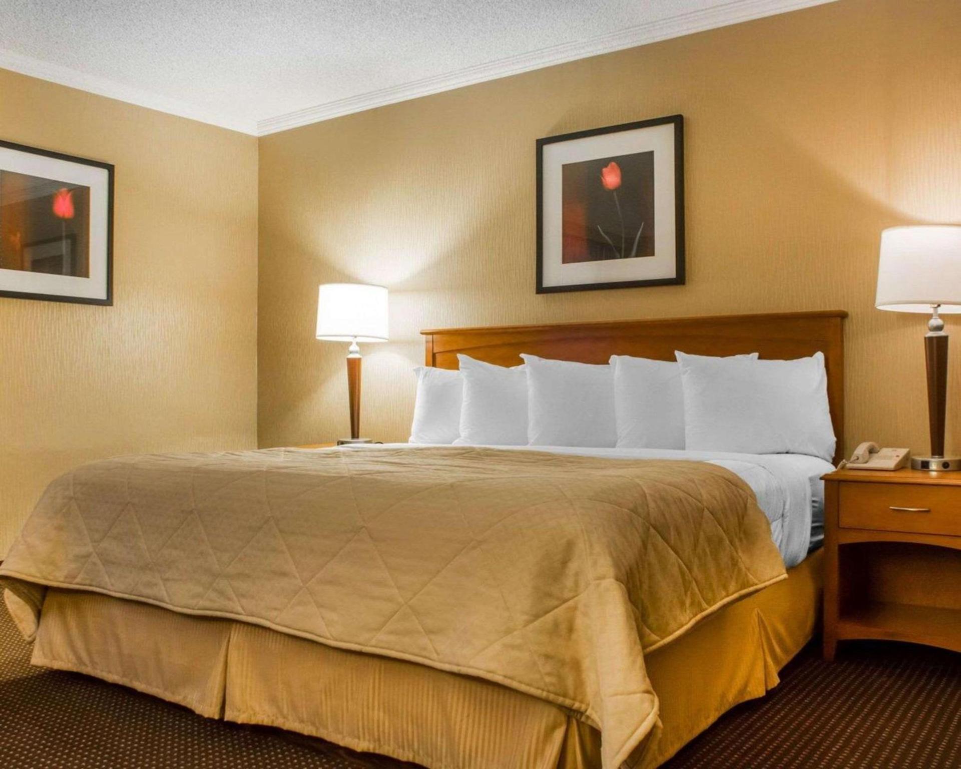 Clarion Hotel & Suites Riverfront photo 28