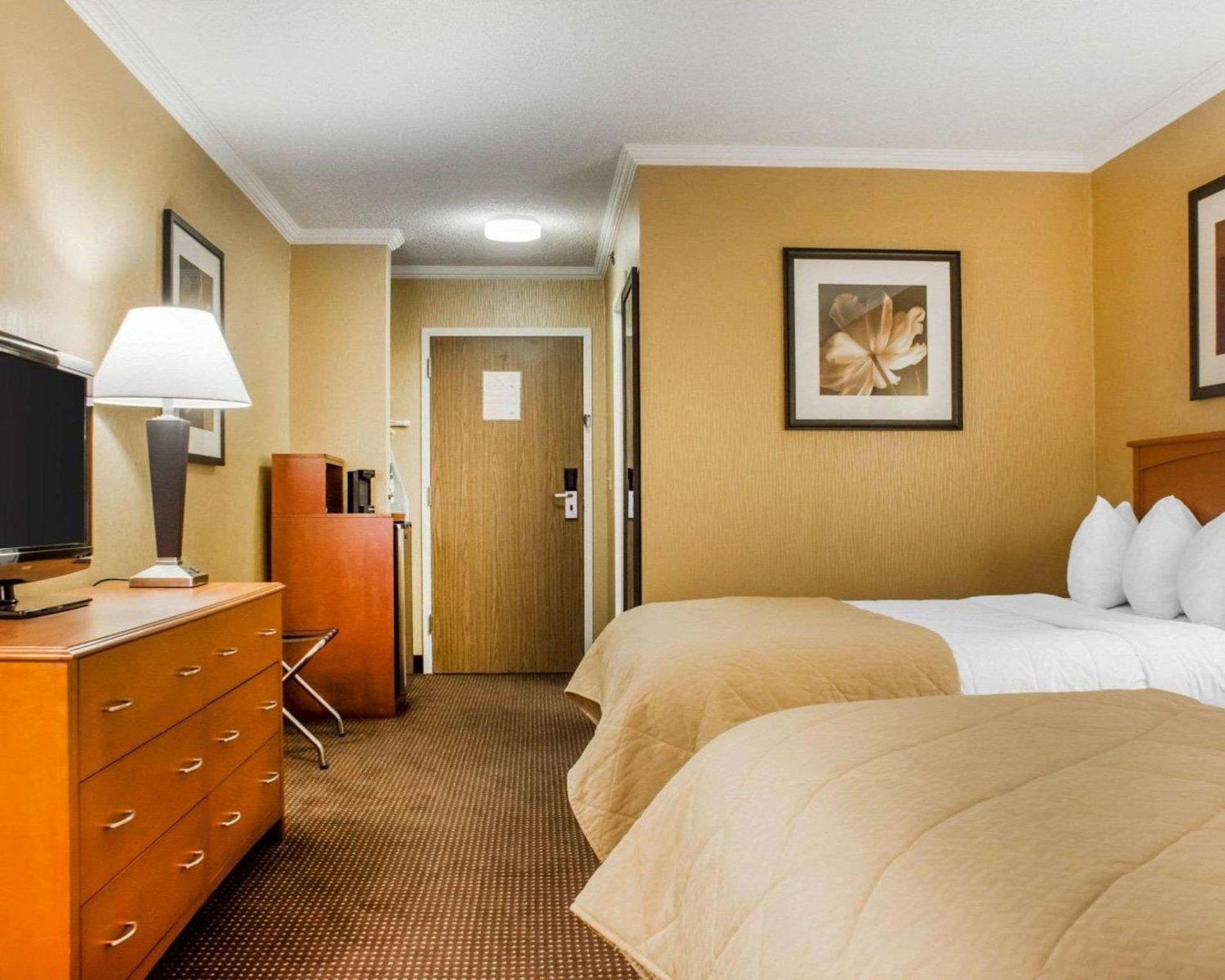 Clarion Hotel & Suites Riverfront photo 6