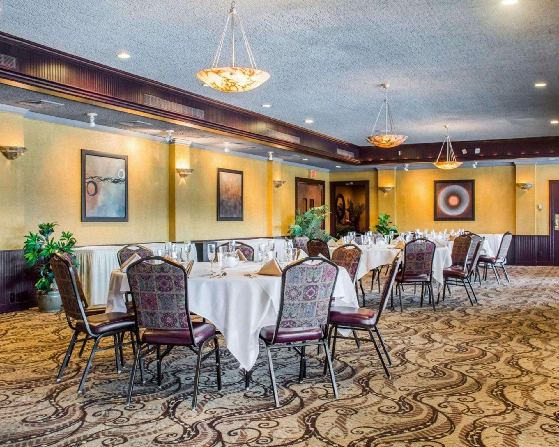 Clarion Hotel & Suites Riverfront photo 25