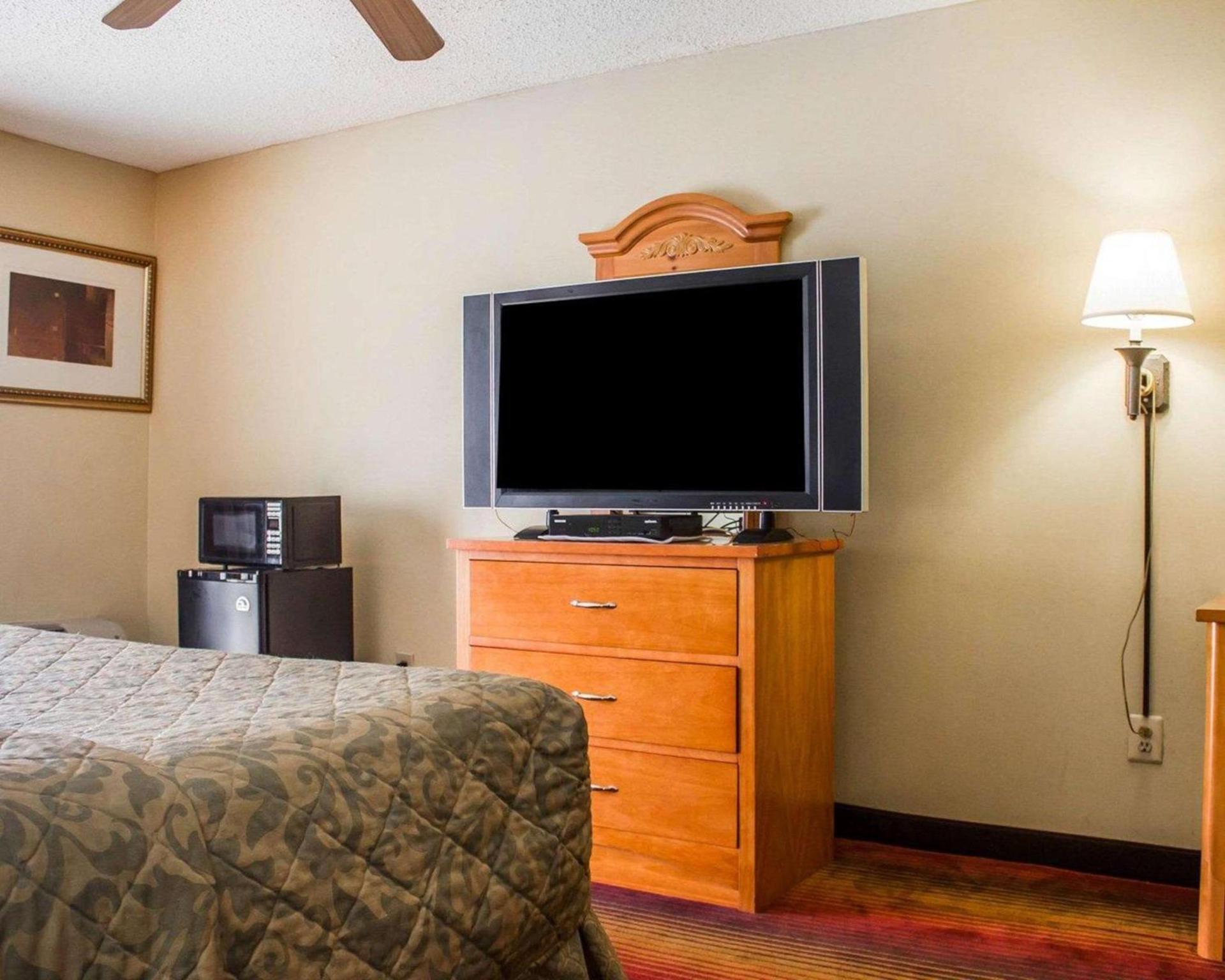 Rodeway Inn Huntington Station - Melville photo 11