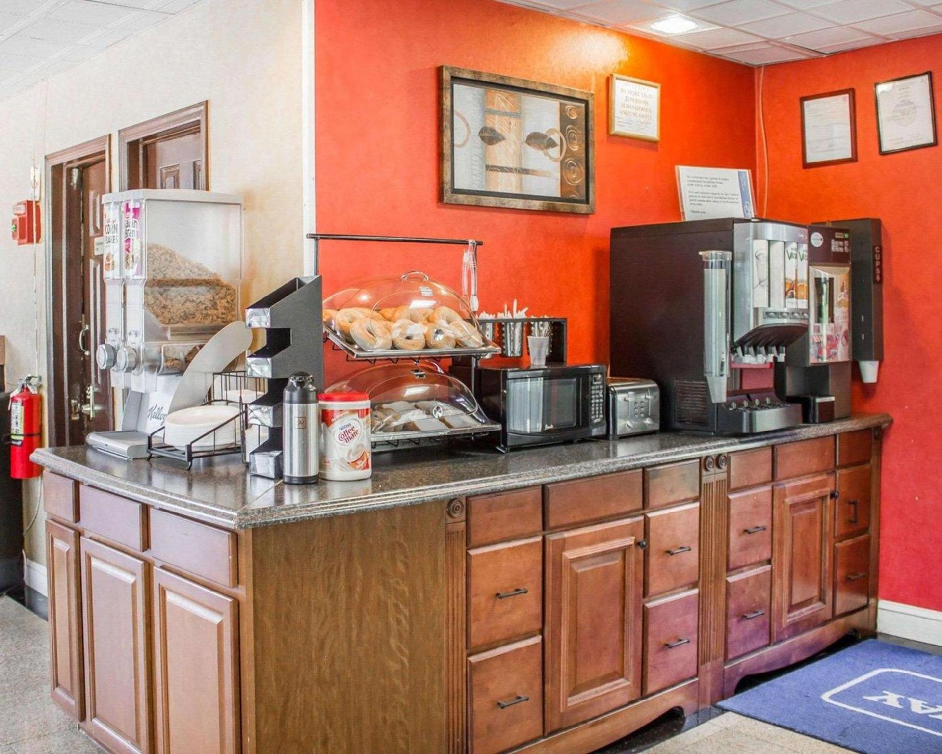 Rodeway Inn Huntington Station - Melville photo 22