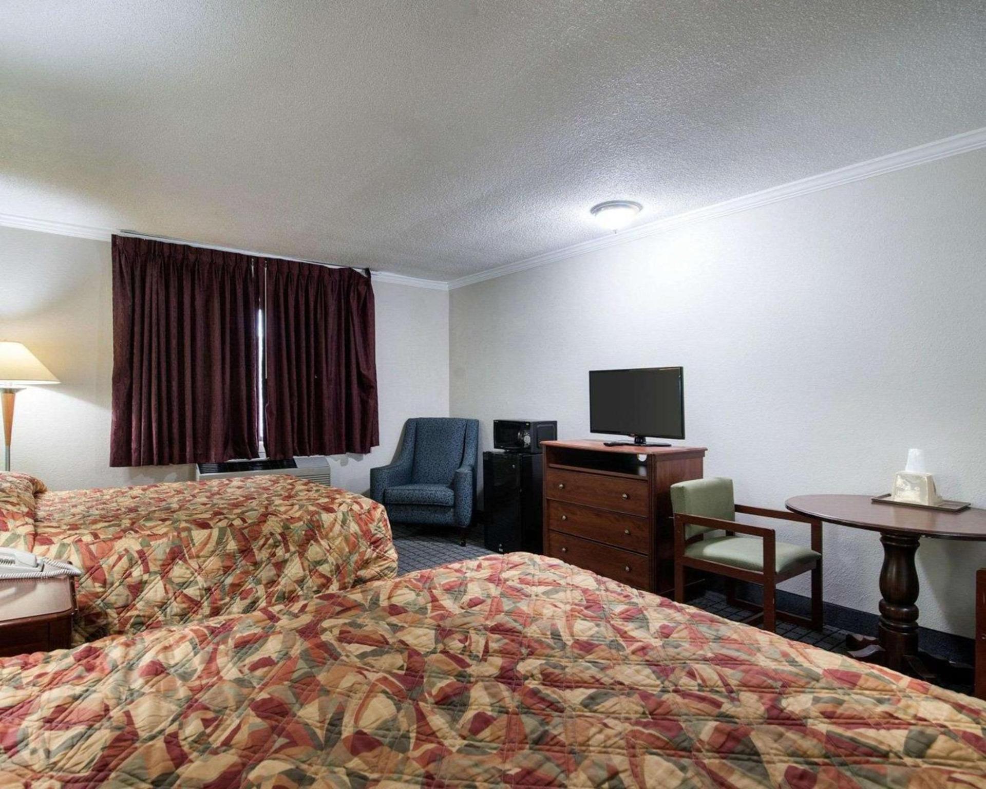 Rodeway Inn Syracuse Carrier Circle photo 11