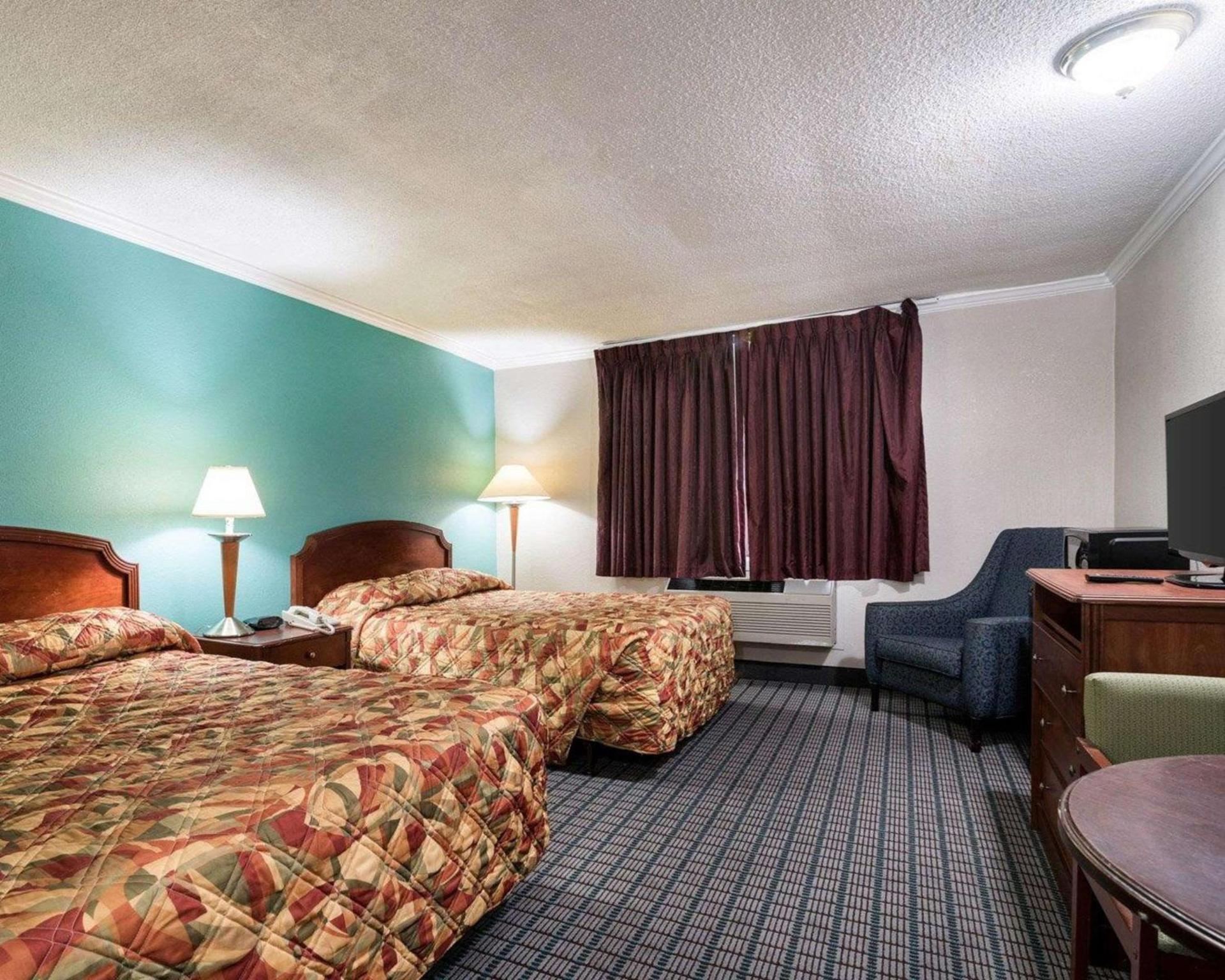 Rodeway Inn Syracuse Carrier Circle photo 7