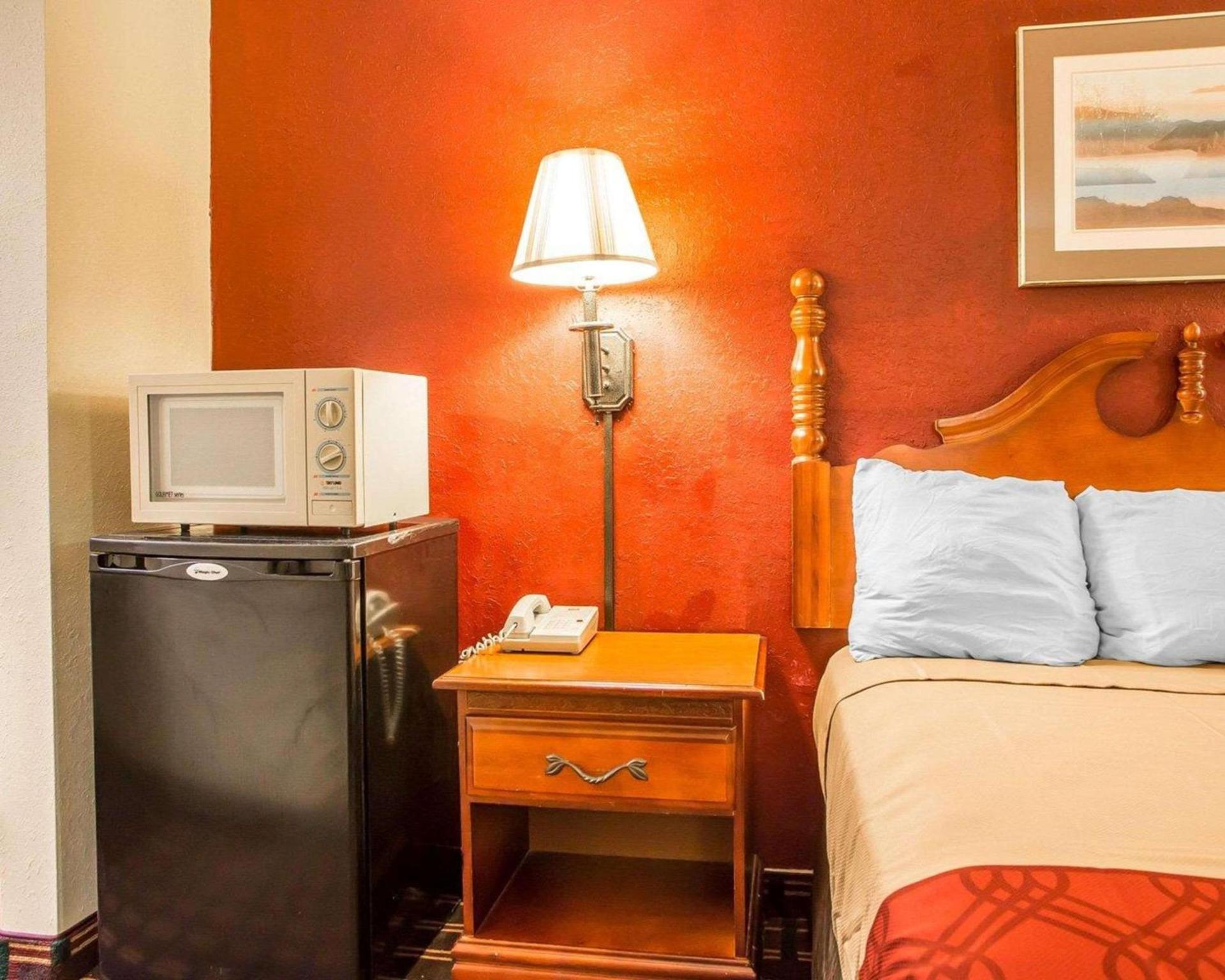 Howard Johnson by Wyndham Montpelier photo 11
