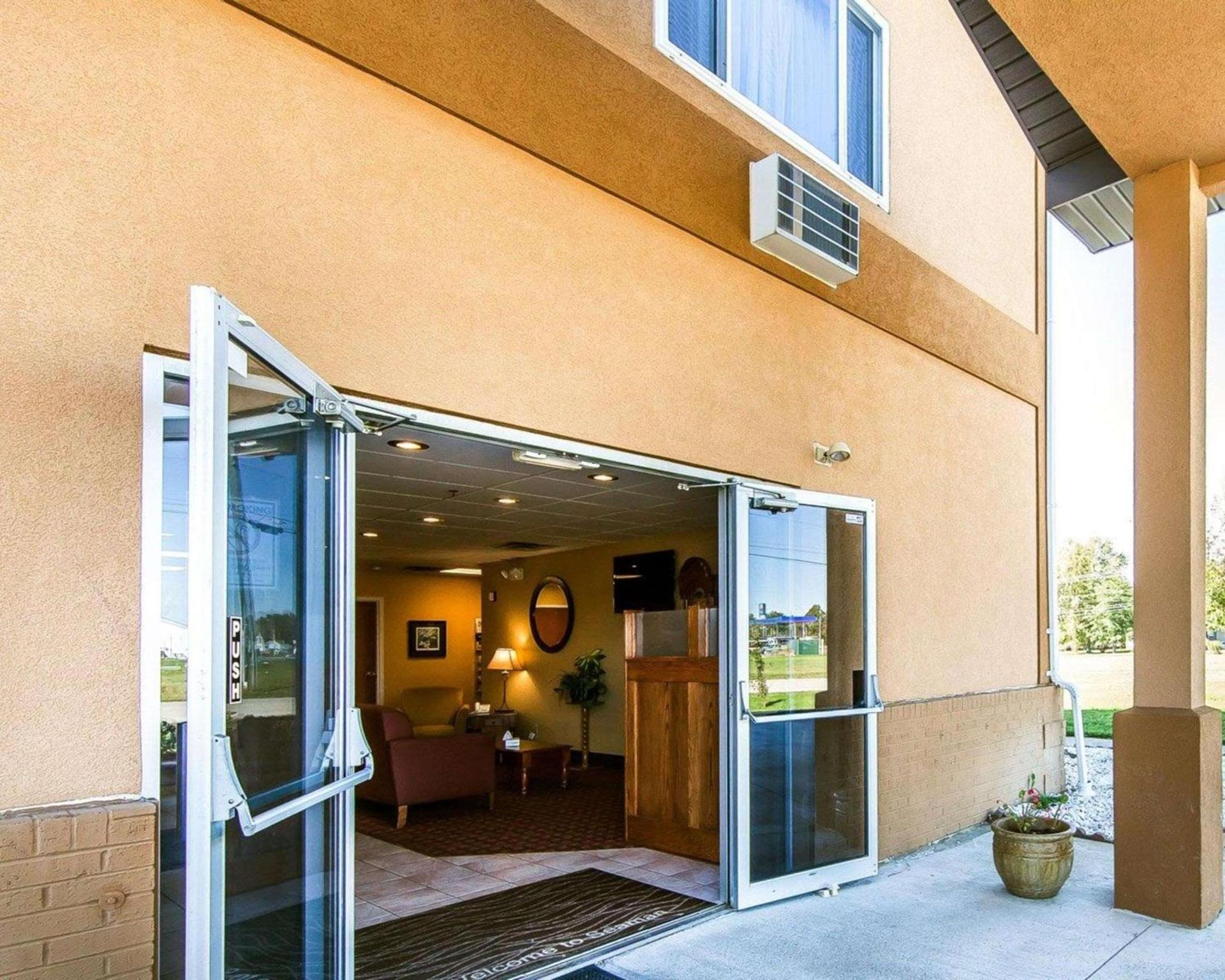 Quality Inn Seaman photo 14