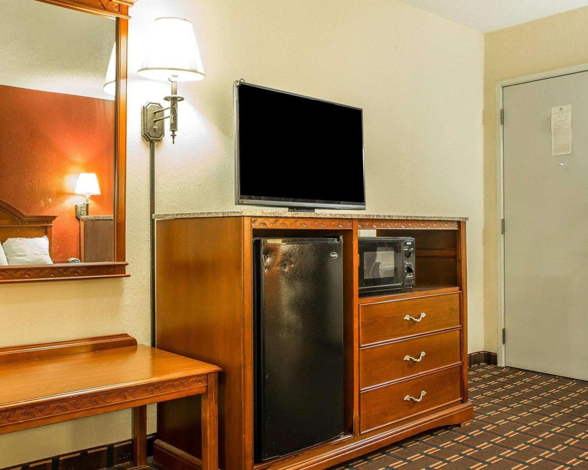 Howard Johnson by Wyndham Montpelier photo 20