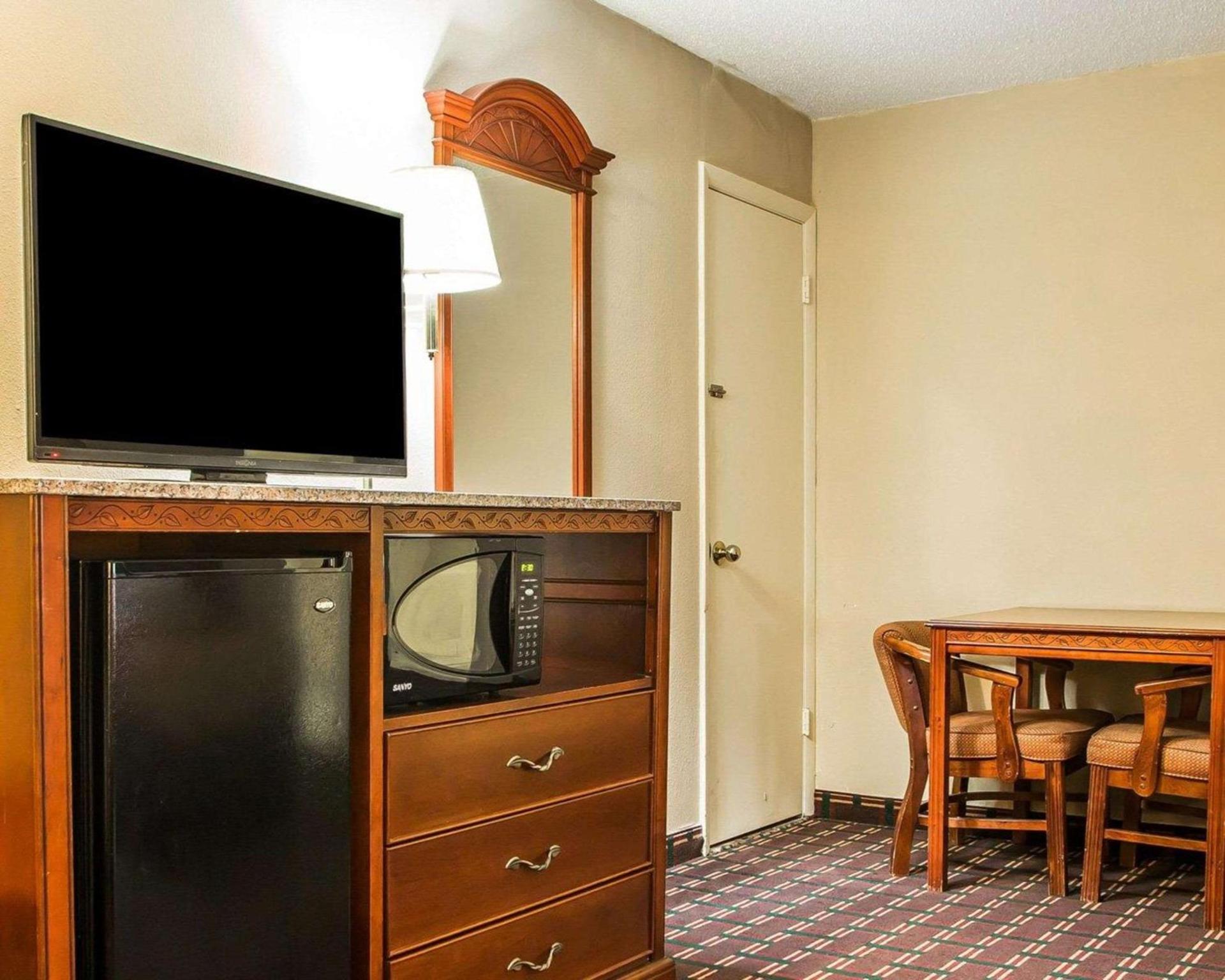 Howard Johnson by Wyndham Montpelier photo 25