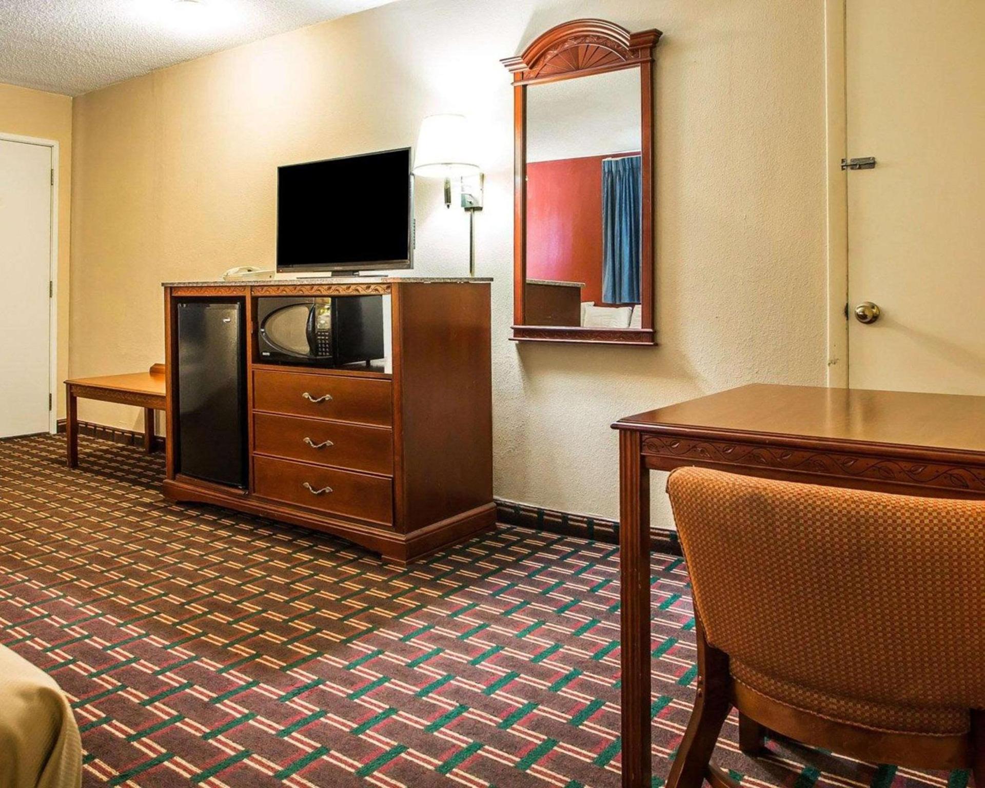 Howard Johnson by Wyndham Montpelier photo 23