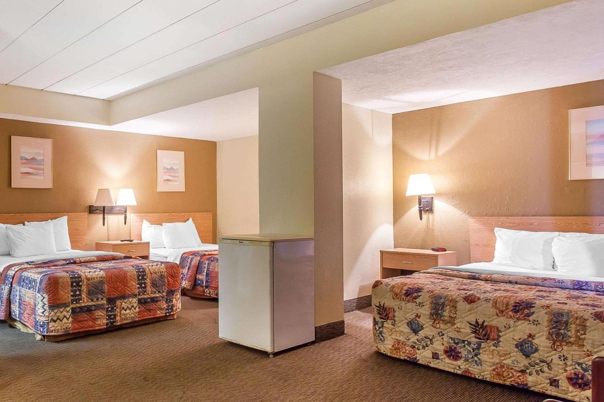 Rodeway Inn Sandusky North photo 18