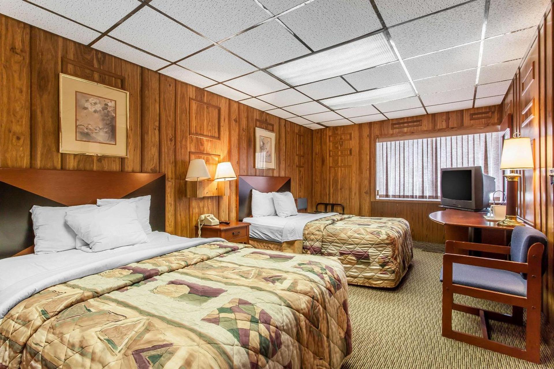 Rodeway Inn Sandusky North photo 8