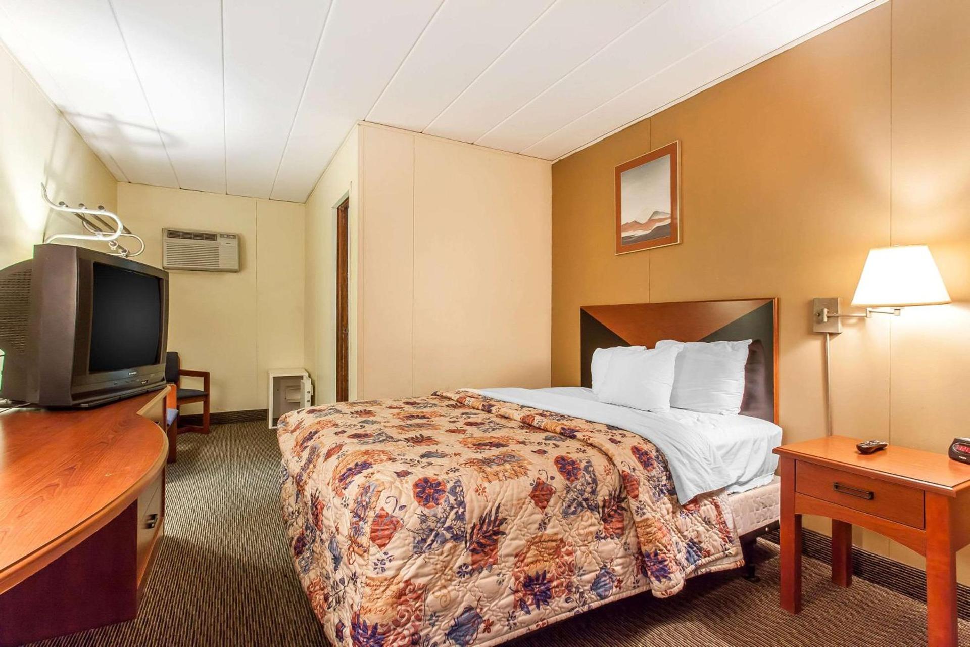 Rodeway Inn Sandusky North photo 6