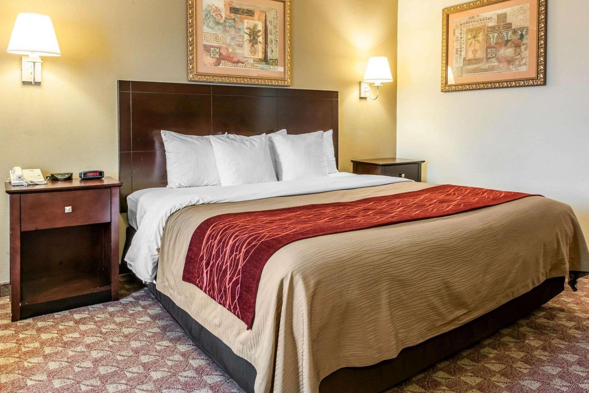 Quality Inn Defiance photo 7
