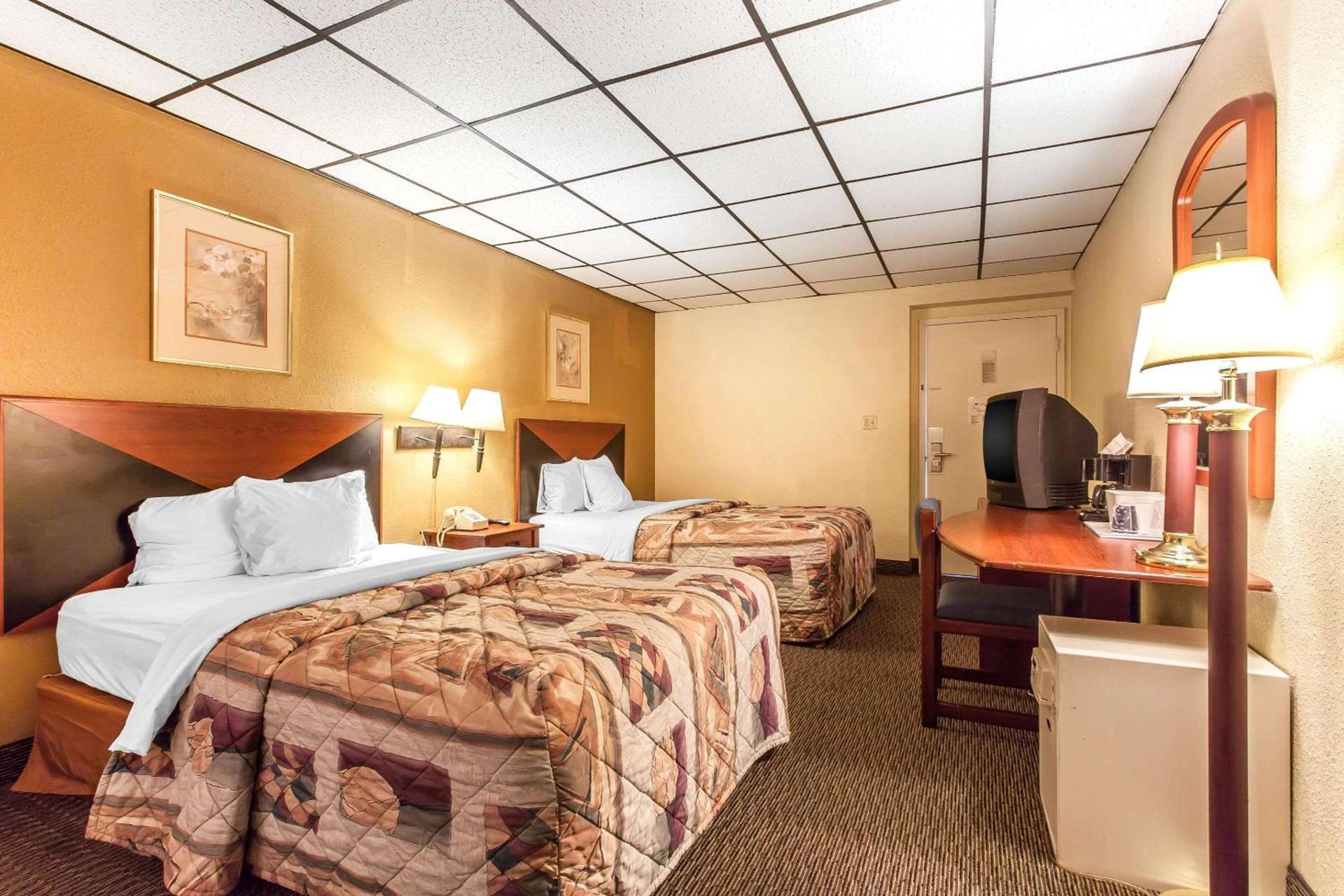 Rodeway Inn Sandusky North photo 16
