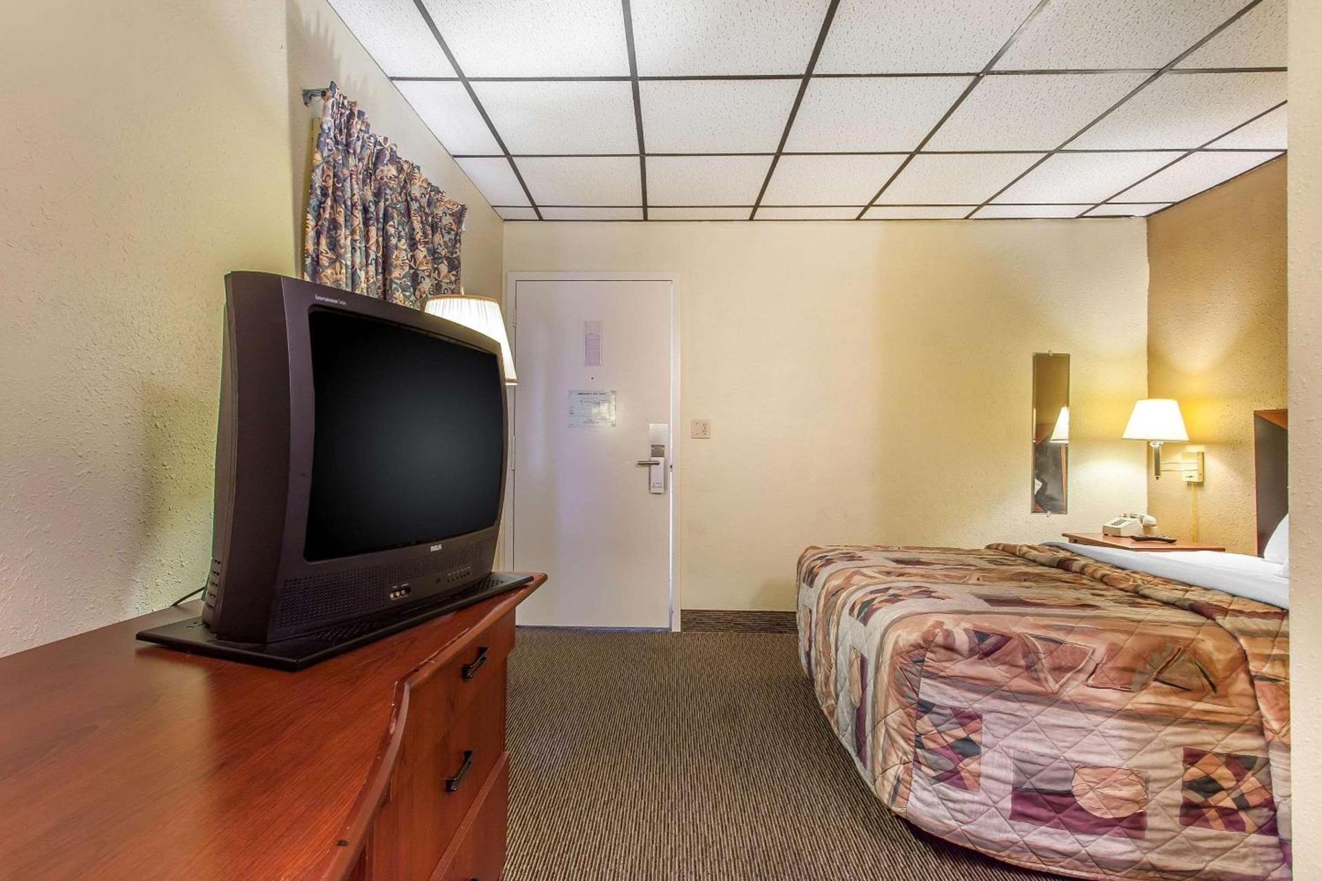 Rodeway Inn Sandusky North photo 14