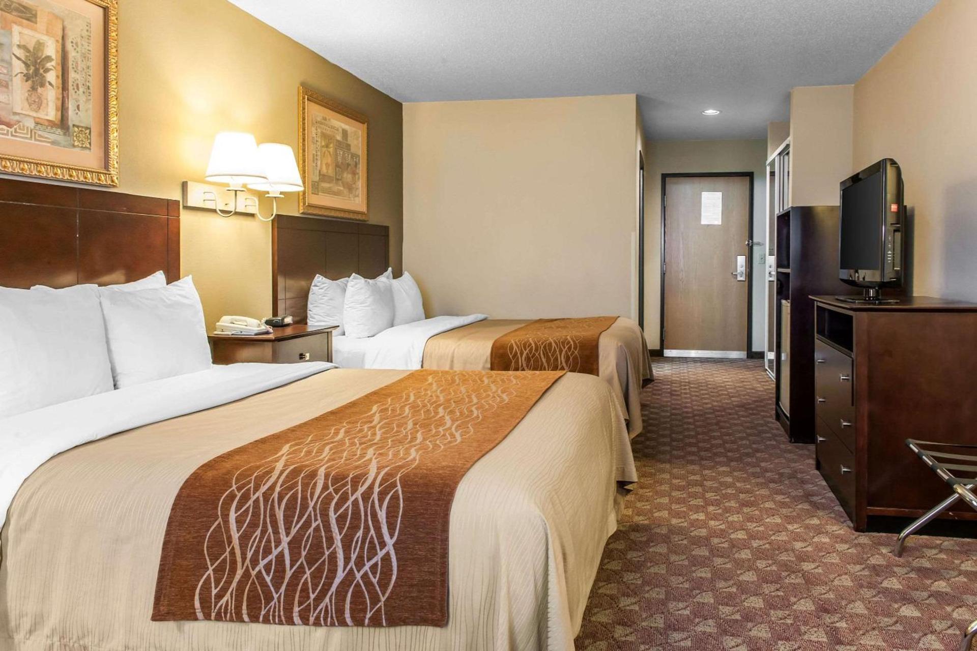 Quality Inn Defiance photo 13