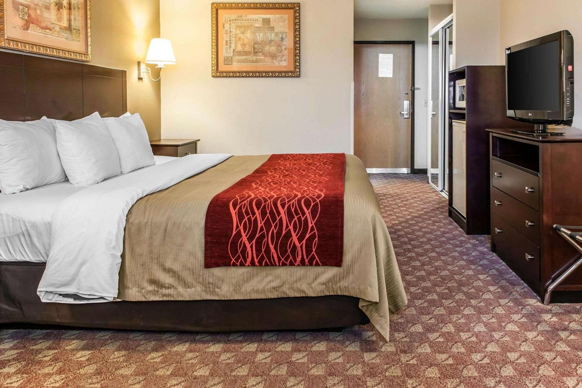 Quality Inn Defiance photo 15