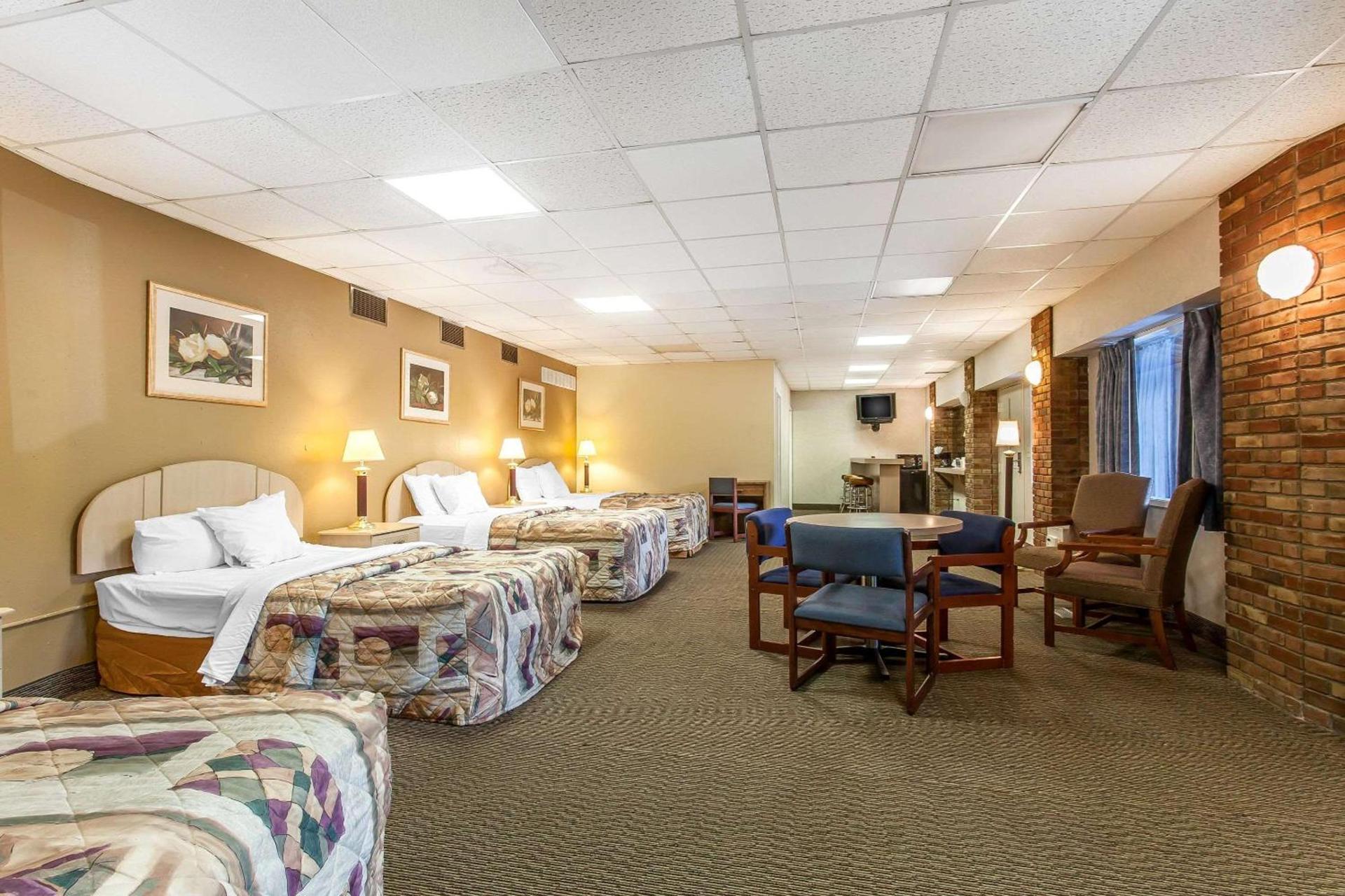 Rodeway Inn Sandusky North photo 31