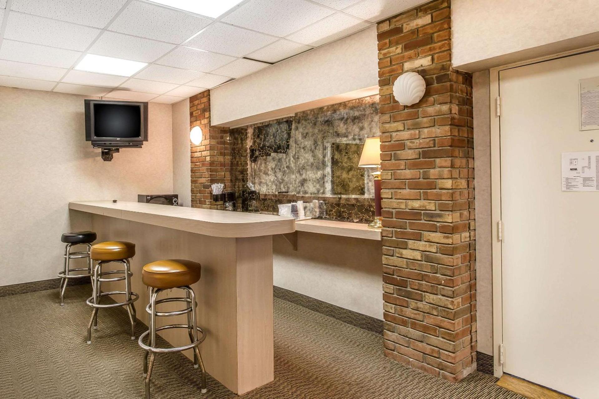 Rodeway Inn Sandusky North photo 17
