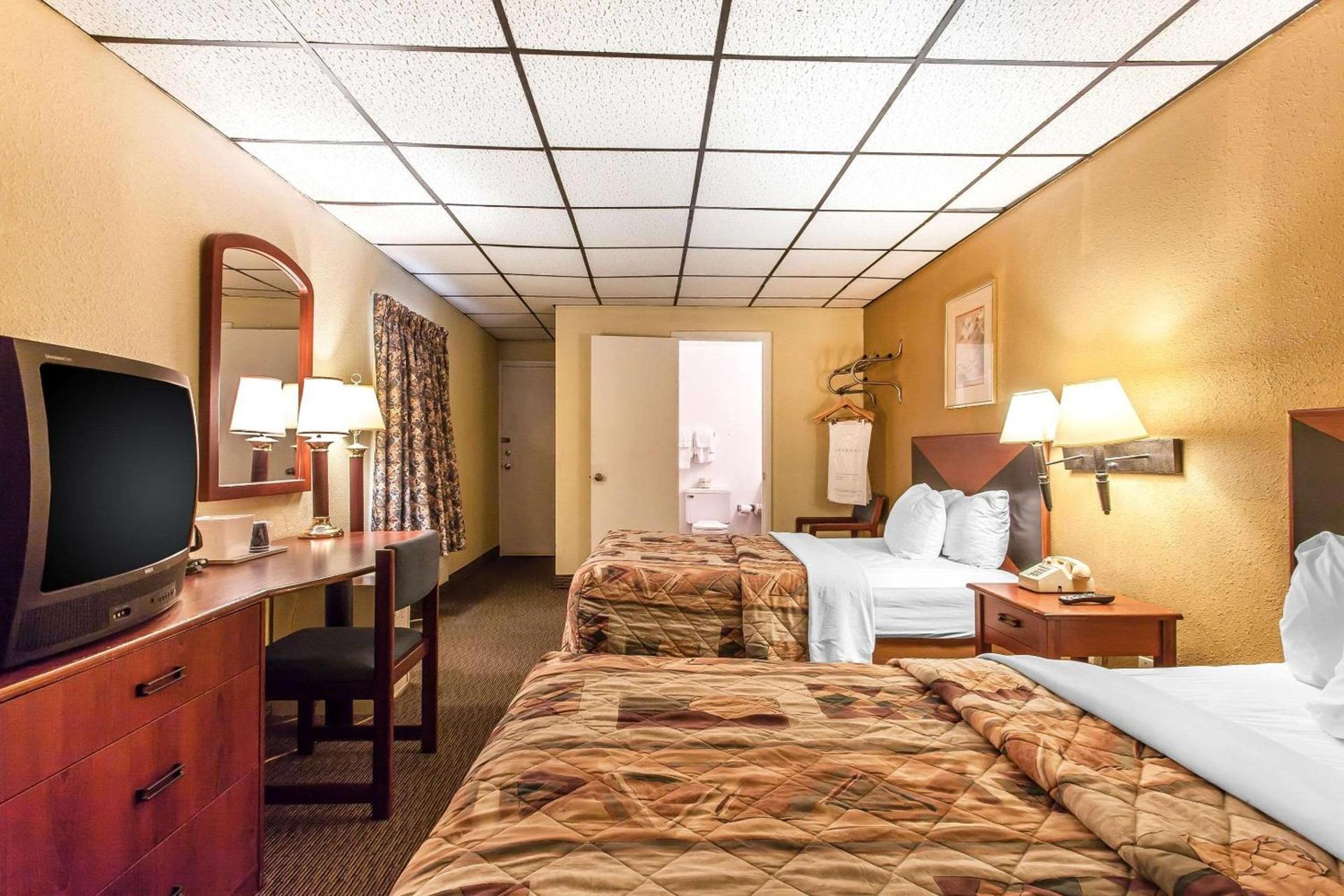 Rodeway Inn Sandusky North photo 35