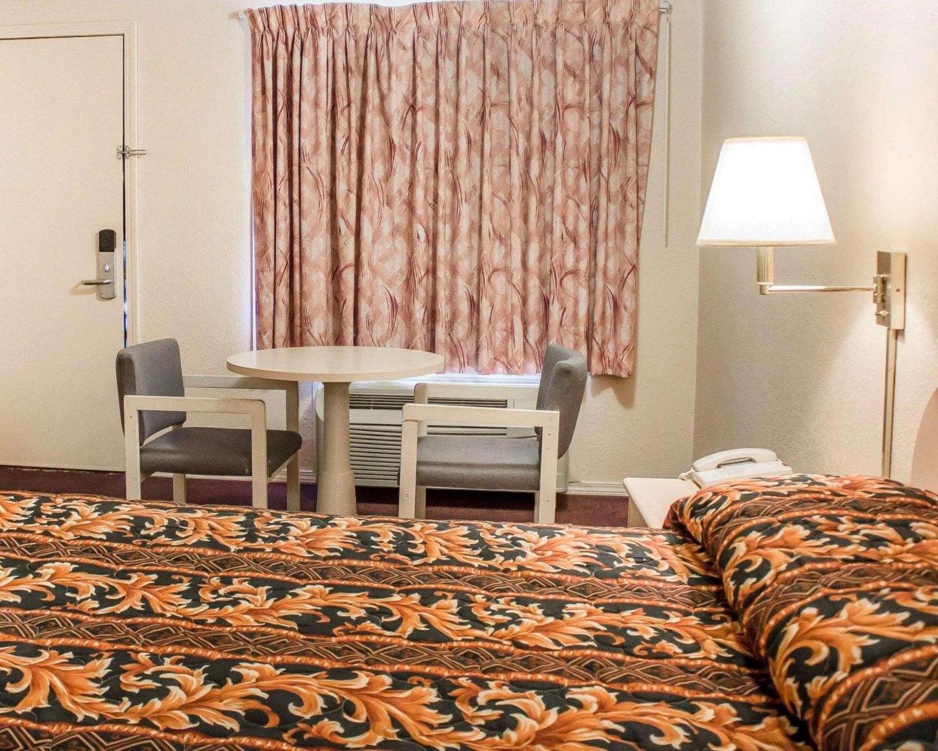 Rodeway Inn Findlay University Area photo 12