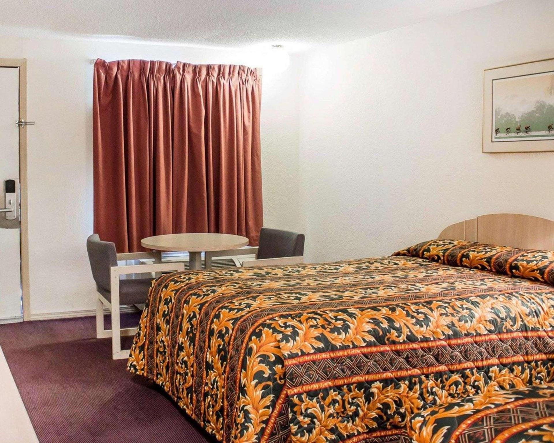 Rodeway Inn Findlay University Area photo 9