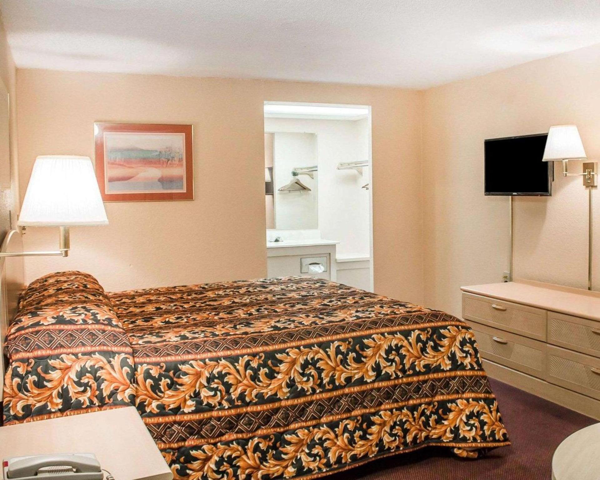 Rodeway Inn Findlay University Area photo 8