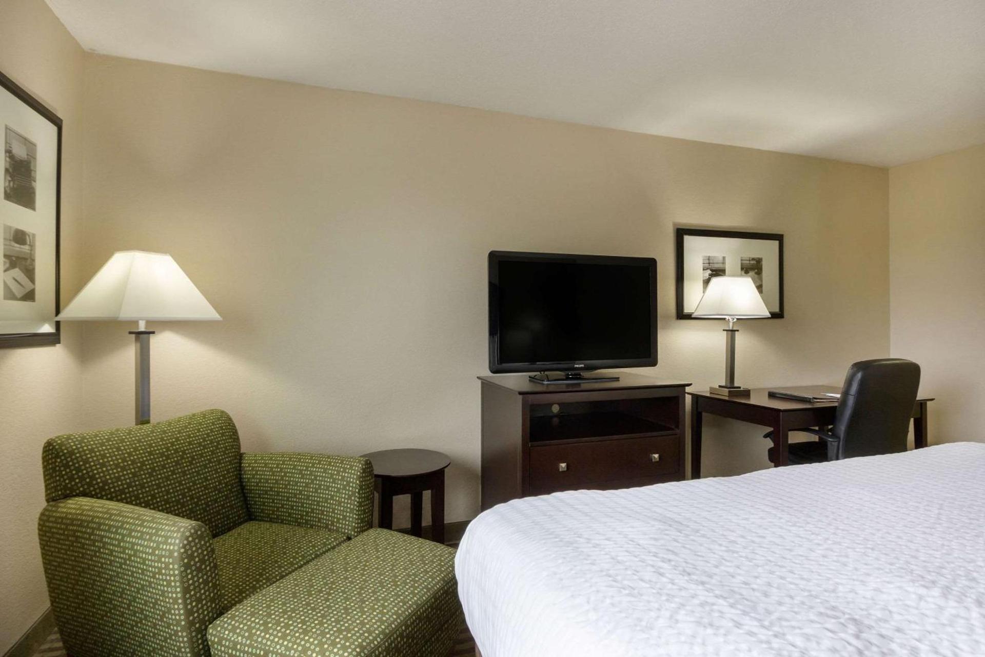 Spark By Hilton Cleveland Beachwood photo 13