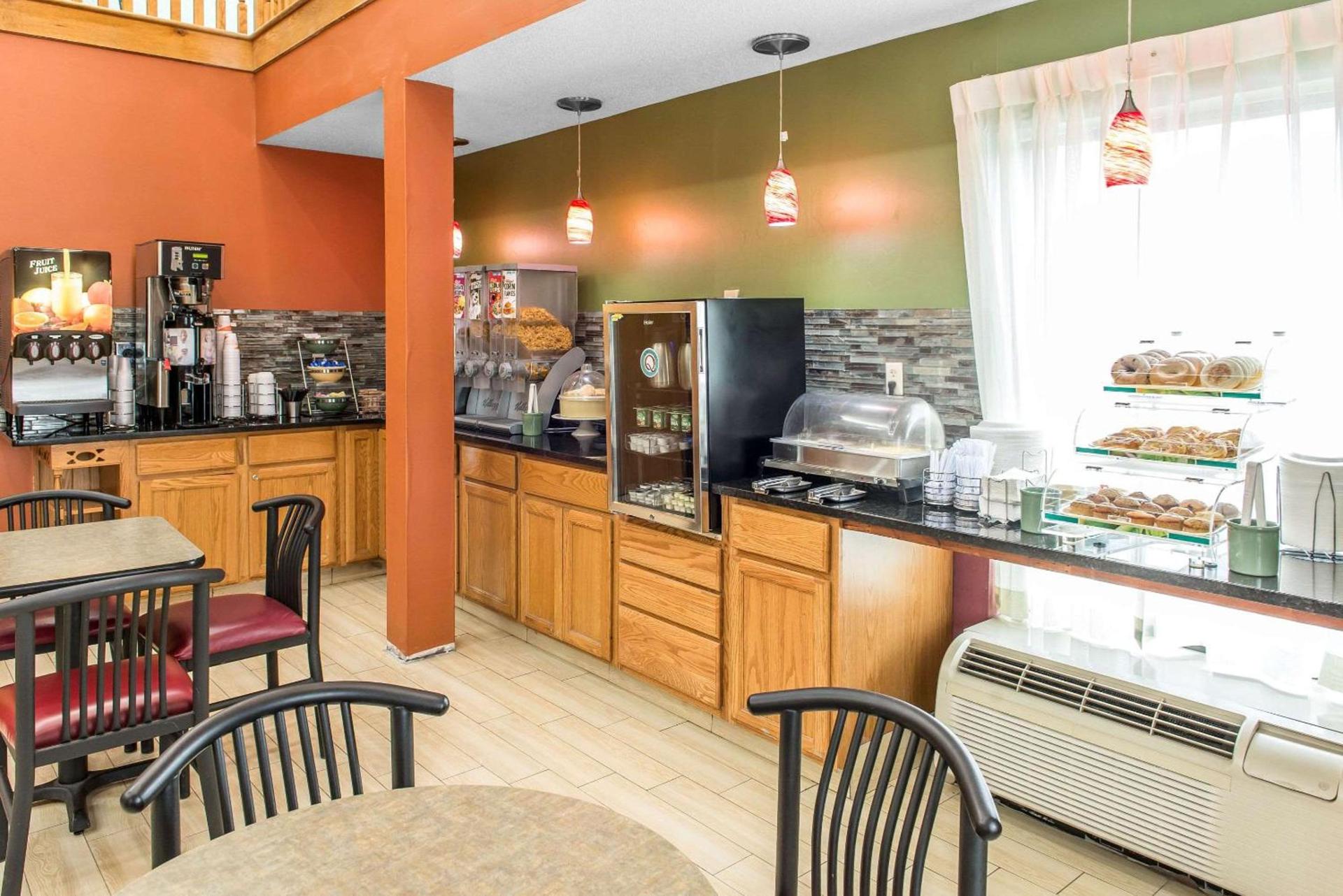 Quality Inn & Suites Columbus West - Hilliard photo 3