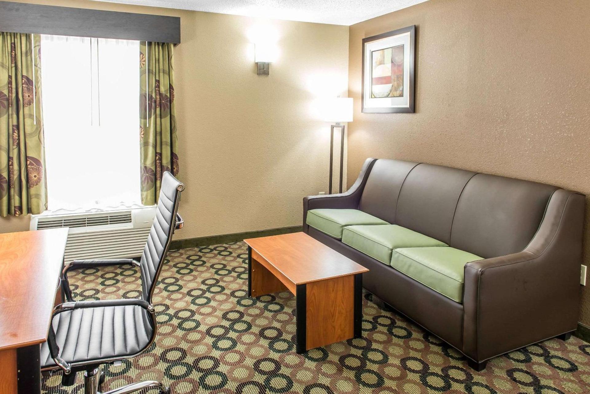 Quality Inn & Suites Columbus West - Hilliard photo 10