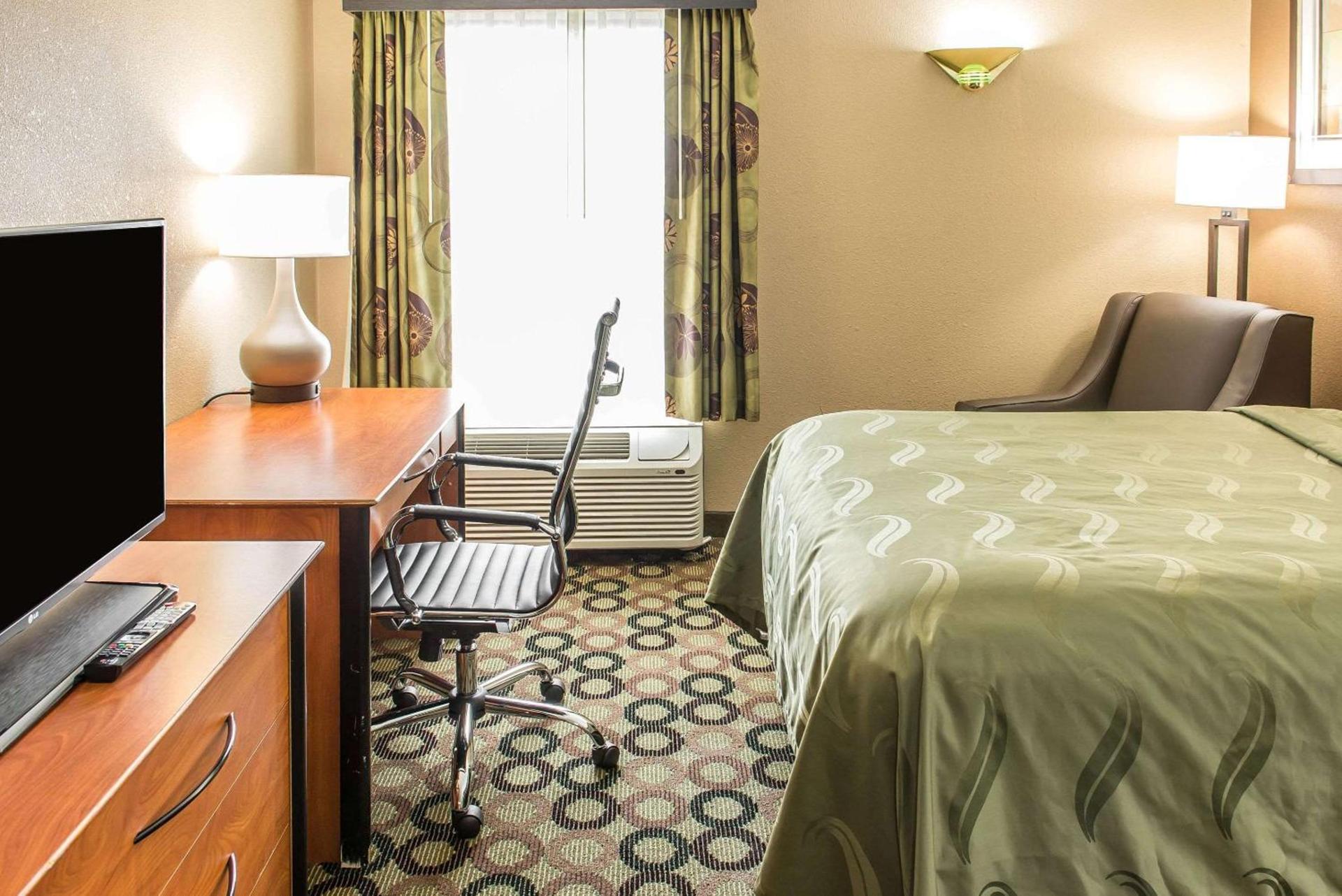 Quality Inn & Suites Columbus West - Hilliard photo 11